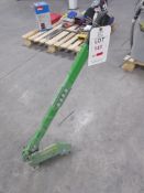 Bench mounted manual cropper