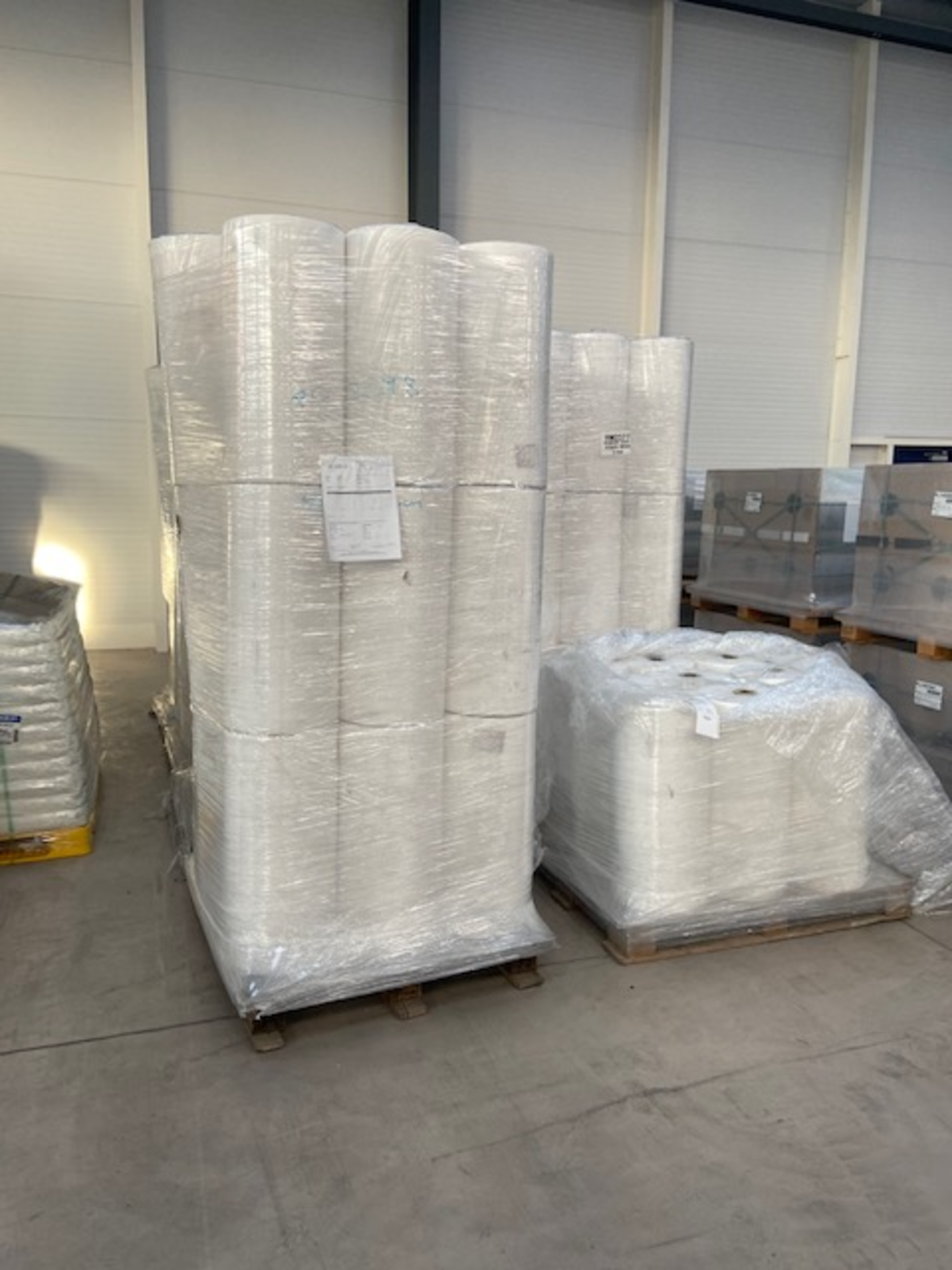 Seven pallets of 27 rolls , 1 pallet of 9 rolls of Spunbound, 500m per roll, amount 99,000