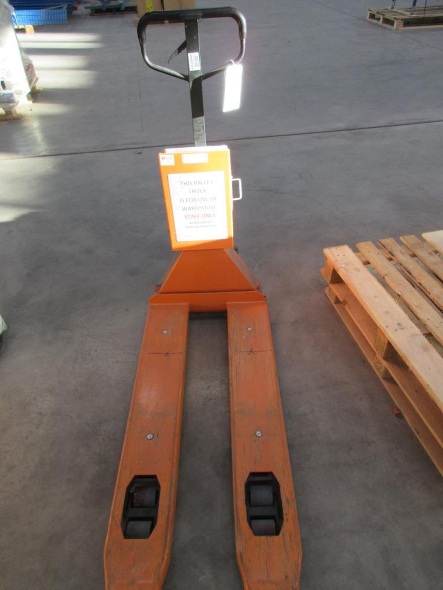 Oneweigh 2000kg pallet truck, with inbuilt weigh scales, serial no. 21032601 - Image 3 of 5