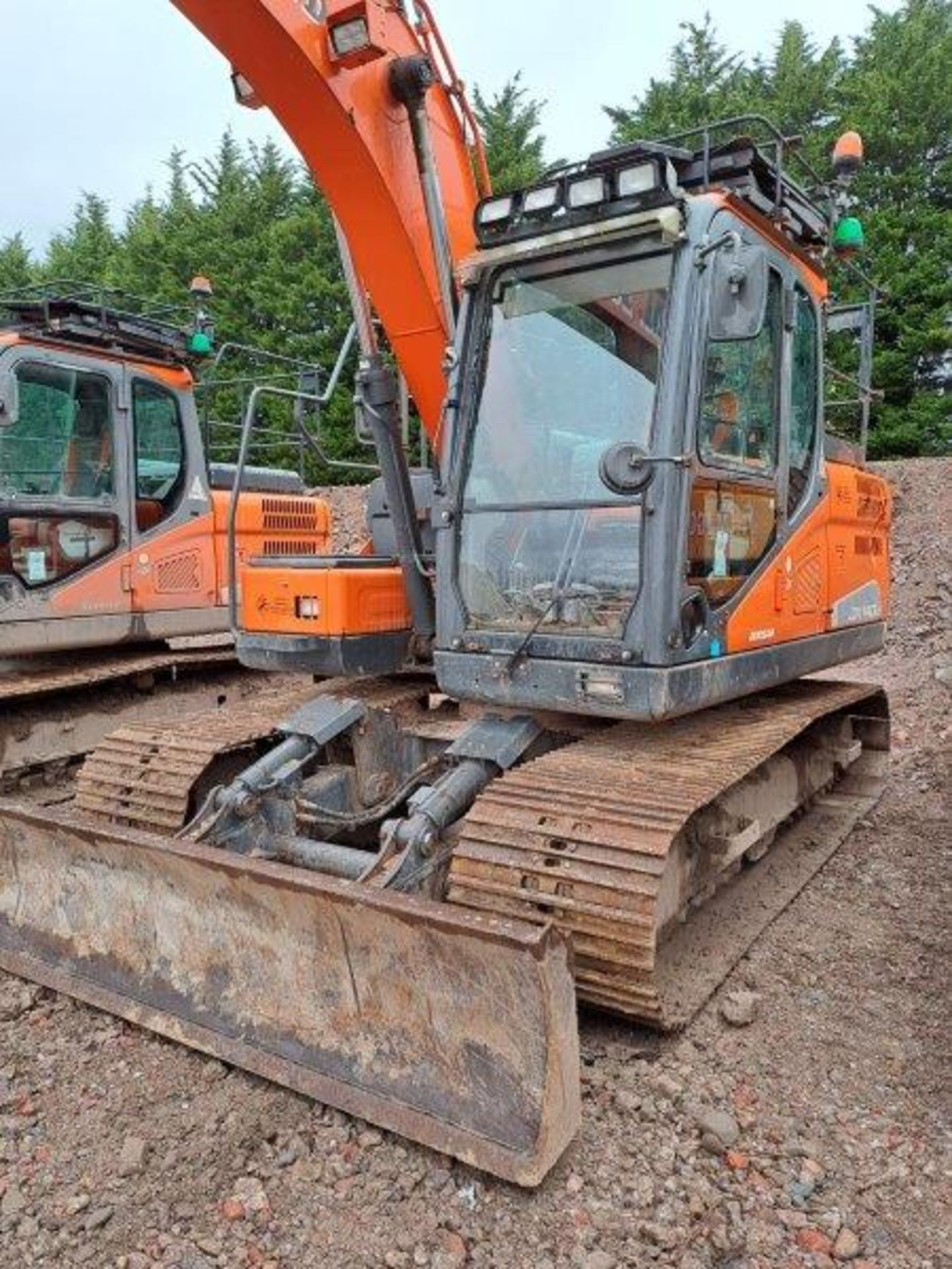 Doosan DX140LC-5 14t excavator, serial no. DHKCEBBRCG0001308, Year: 2017, Hours: 6,670, Key: 1, with - Image 4 of 21