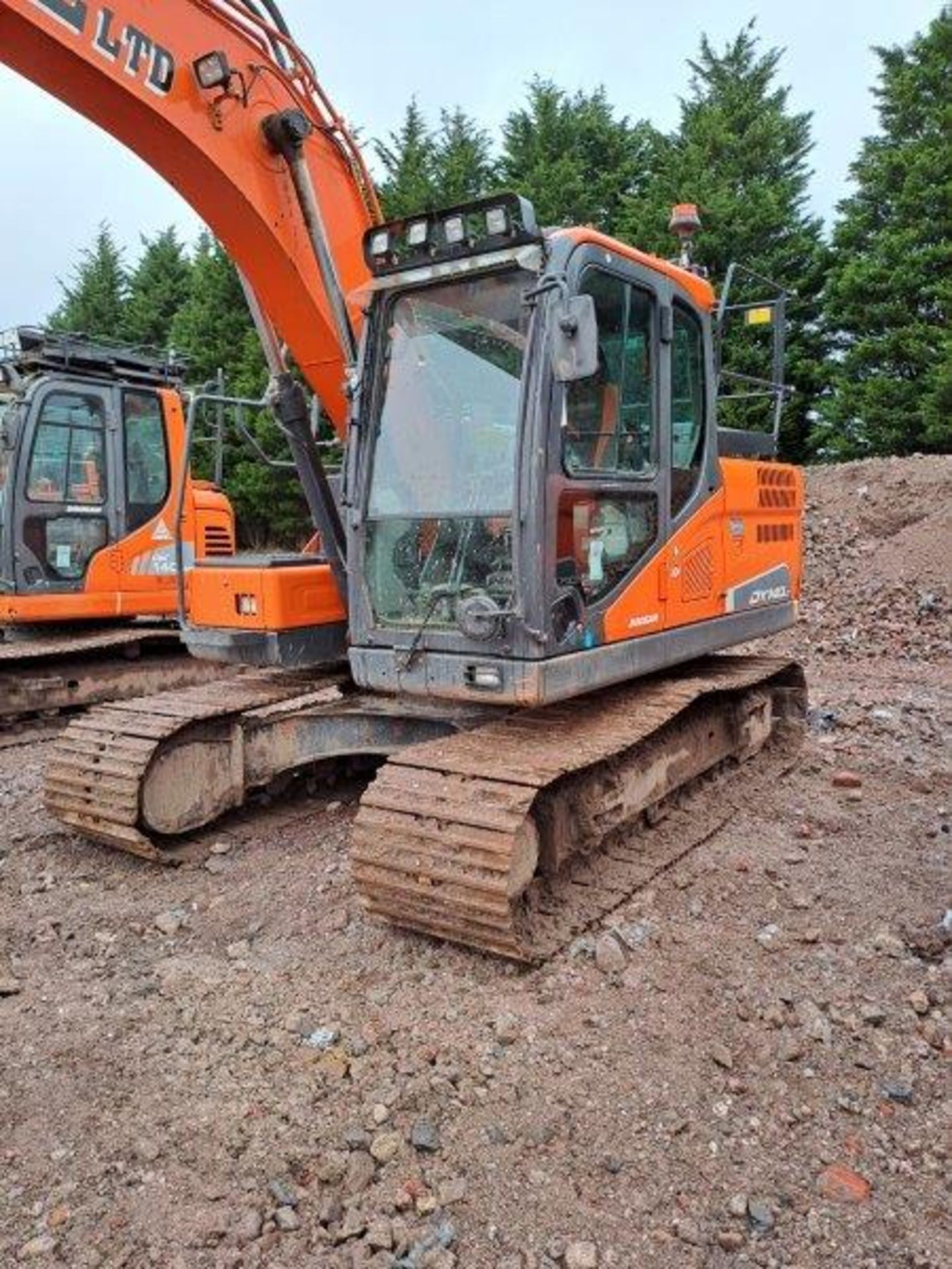 Doosan DX140LC-5 14t excavator, serial no. DXCCEBBREK0020165, Year: 2019, Hours: 4,687, Key: 1, with - Image 3 of 22