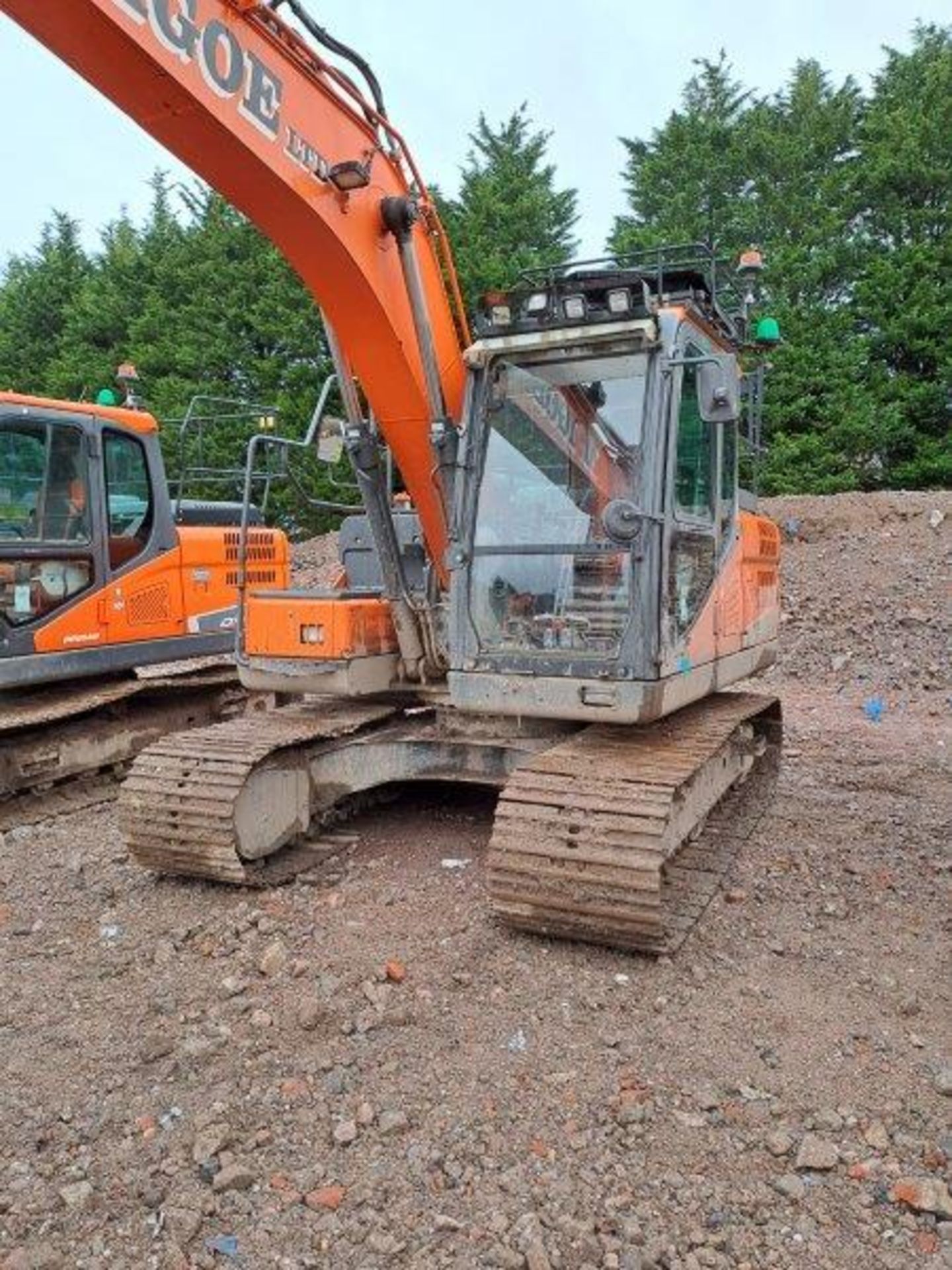 Doosan DX140LC-5 14t excavator, serial no. DHKCEBBRCH0001494, Year: 2017, Hours: 7,418, Key: 1, with - Image 2 of 18