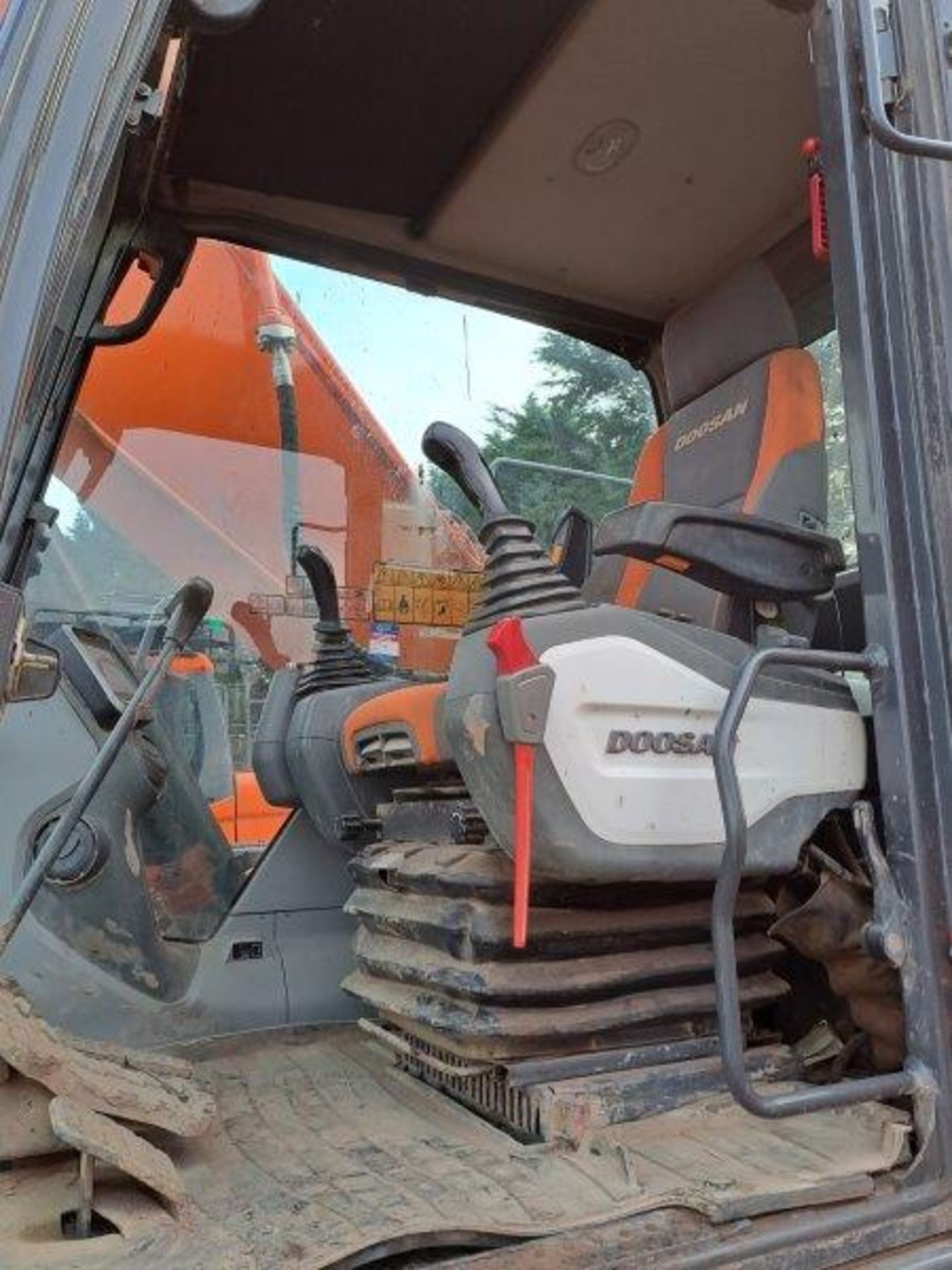 Doosan DX255LC-5 25.5t excavator, serial no. DHKCEBBXJJ0001613, Year: 2019, Hours: 4,894, Key: 1, - Image 15 of 20