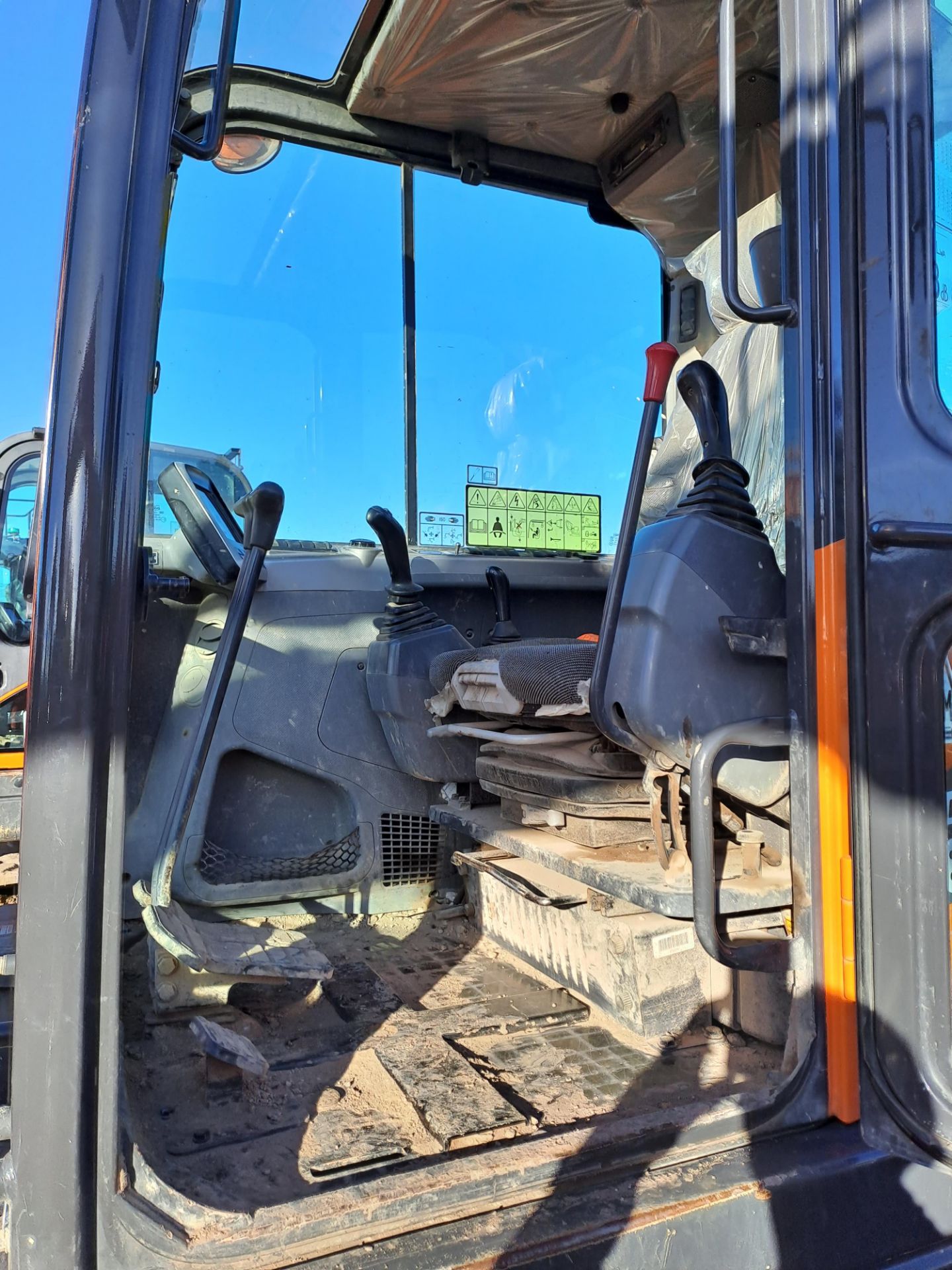 Doosan DX85R-3 8t excavator, serial no. DHKCEAAVAL6003078, Year: 2021, Hours: 2,740, Key: 1, with - Image 14 of 17