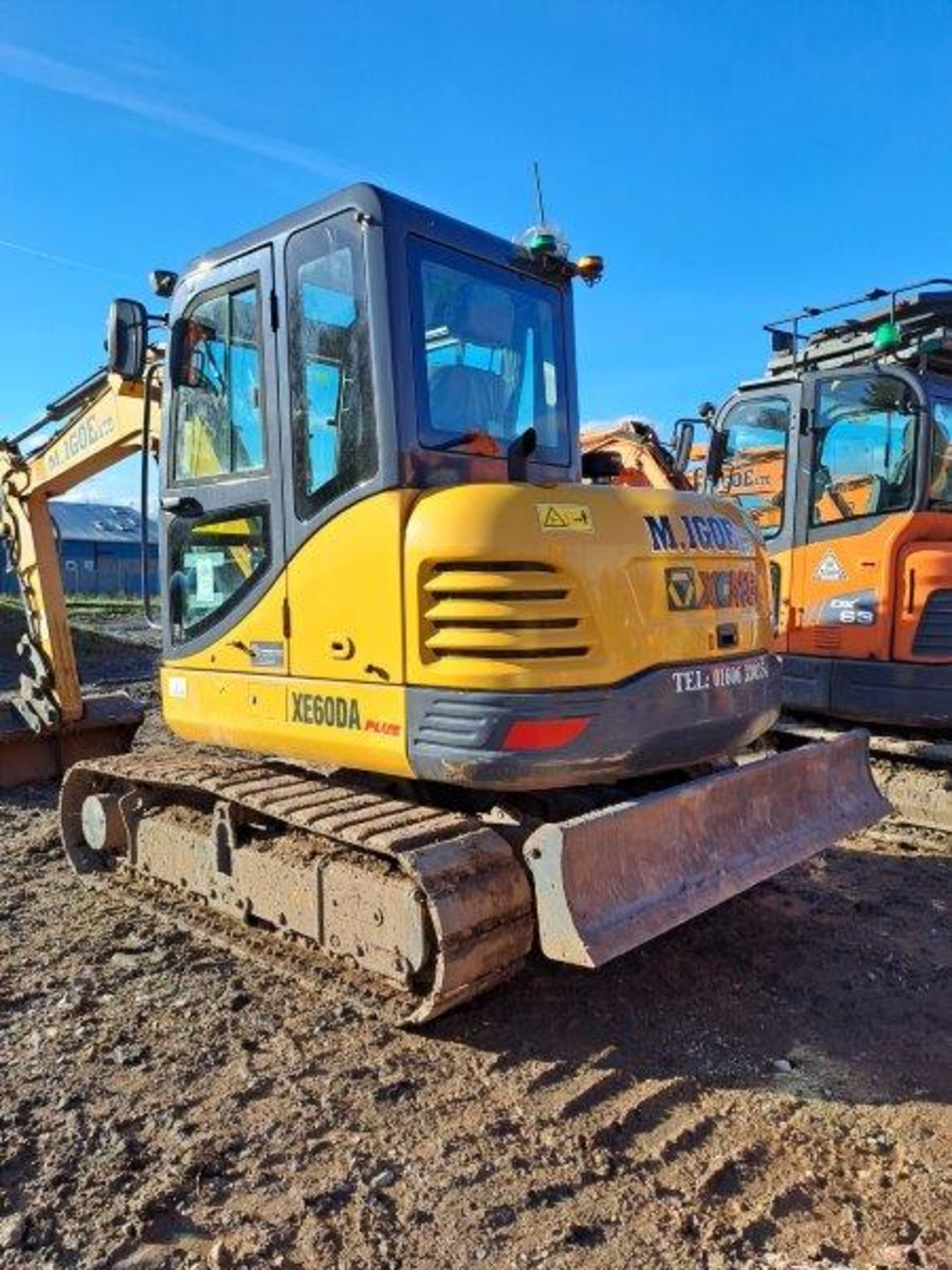 XCMG XE60DA midi excavator, serial no. SUGE0609LMKA38808, hours 850, with blade, air con, seat belt, - Image 8 of 18