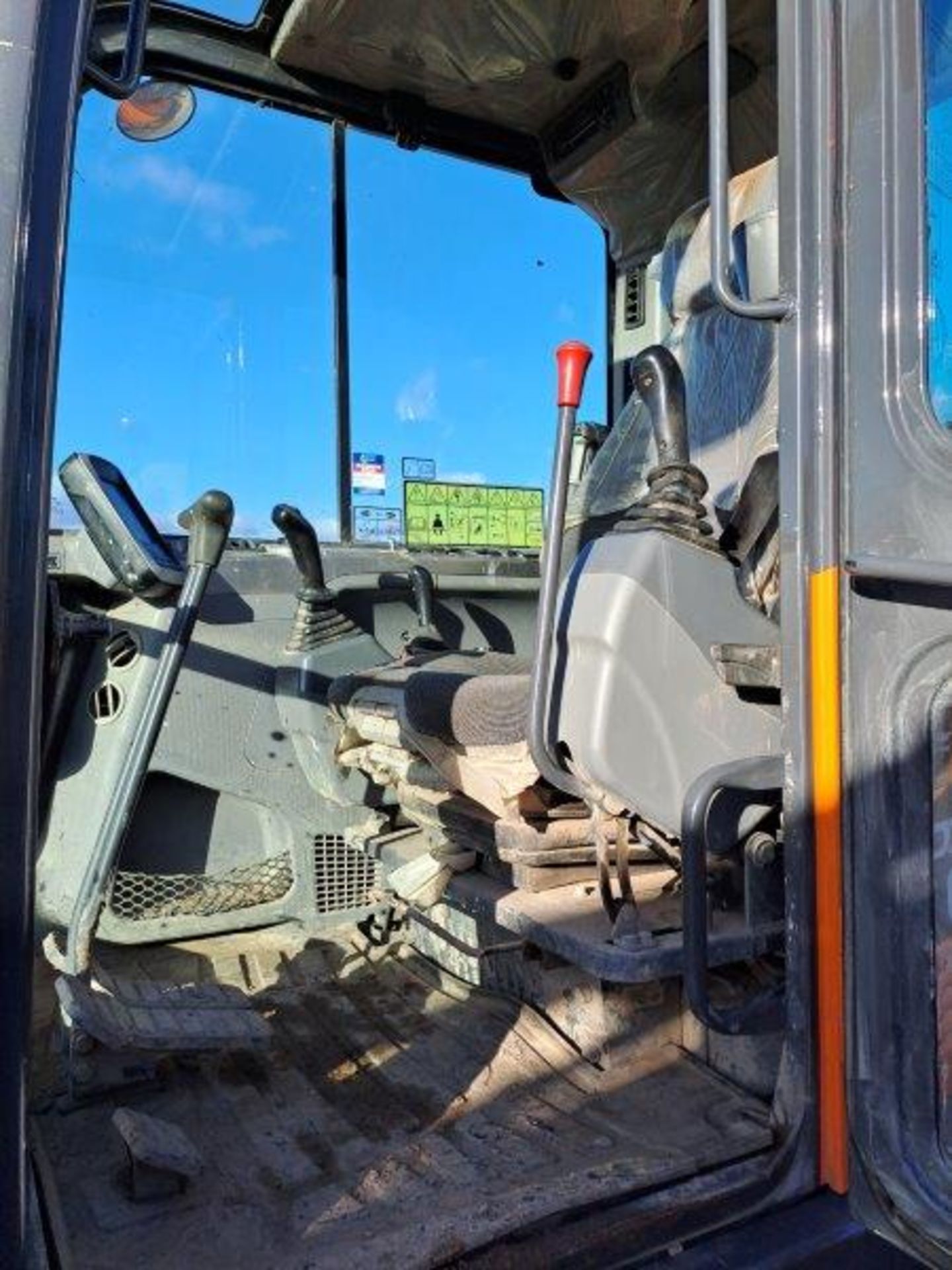 Doosan DX63-3 6t excavator, serial no. DHKCEAAYEK6002431, Year: 2020, hours: 2,444, Key: 1, with - Image 13 of 16