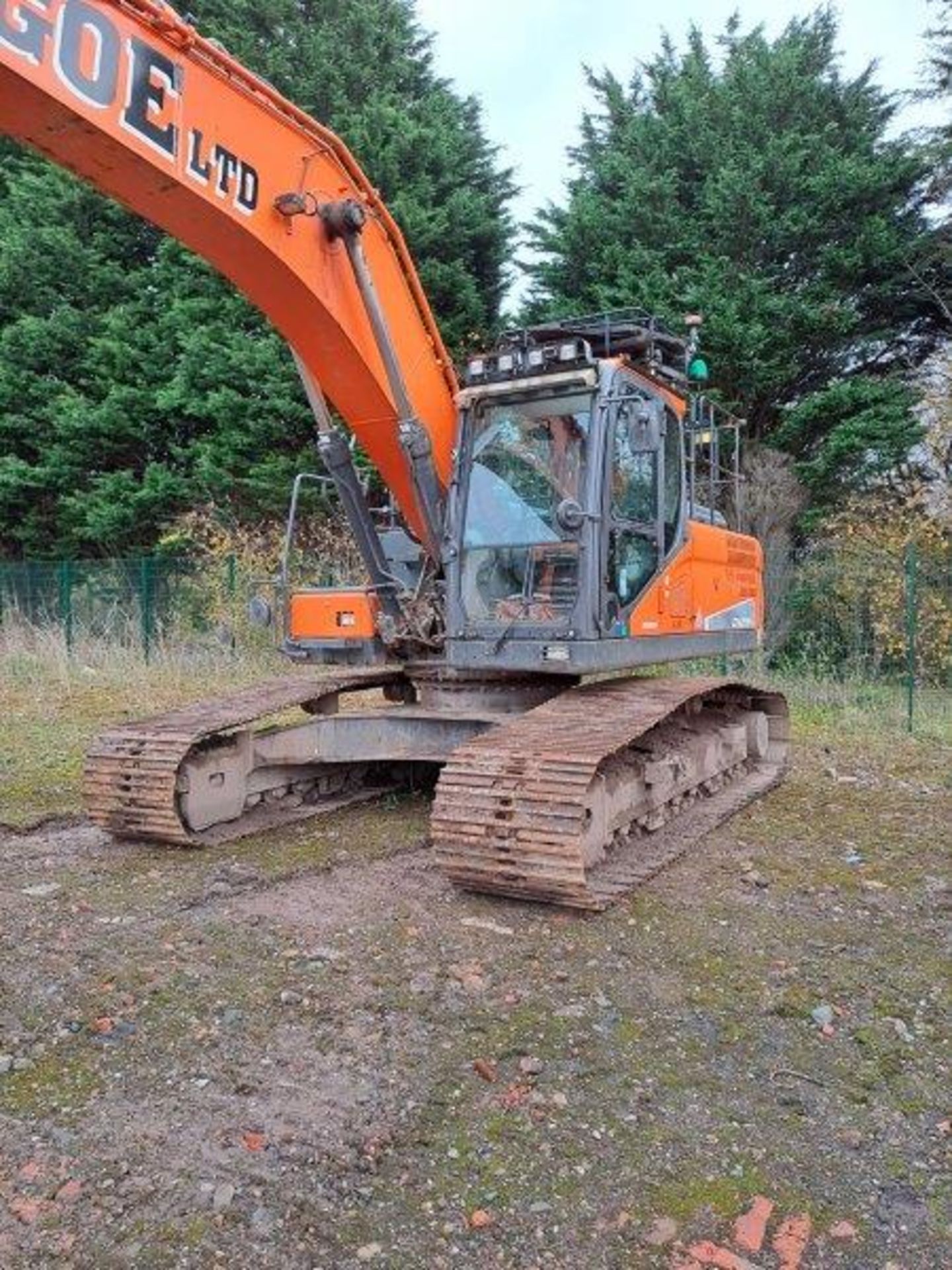 Doosan DX255LC-5 25.5t excavator, serial no. DHKCEBBXAH0001366, Year: 2017, Hours: 6,194, Key: 1, - Image 4 of 21