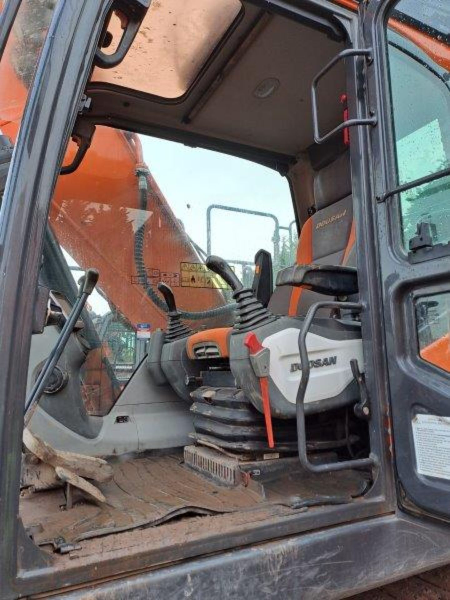 Doosan DX225LC-5 25.5t excavator, serial no. DHKCEBBUT2J0002021, Year: 2018, Hours: 5,430, Key: 1, - Image 16 of 20