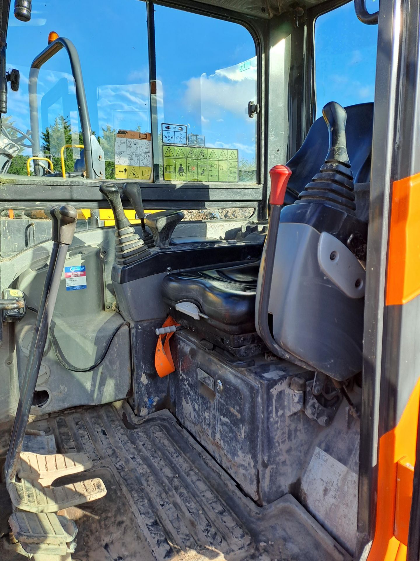 Doosan DX27Z excavator, serial no. DHHKCEAABKI6006988, Year: 2019, Key: 1, with blade, green - Image 8 of 9