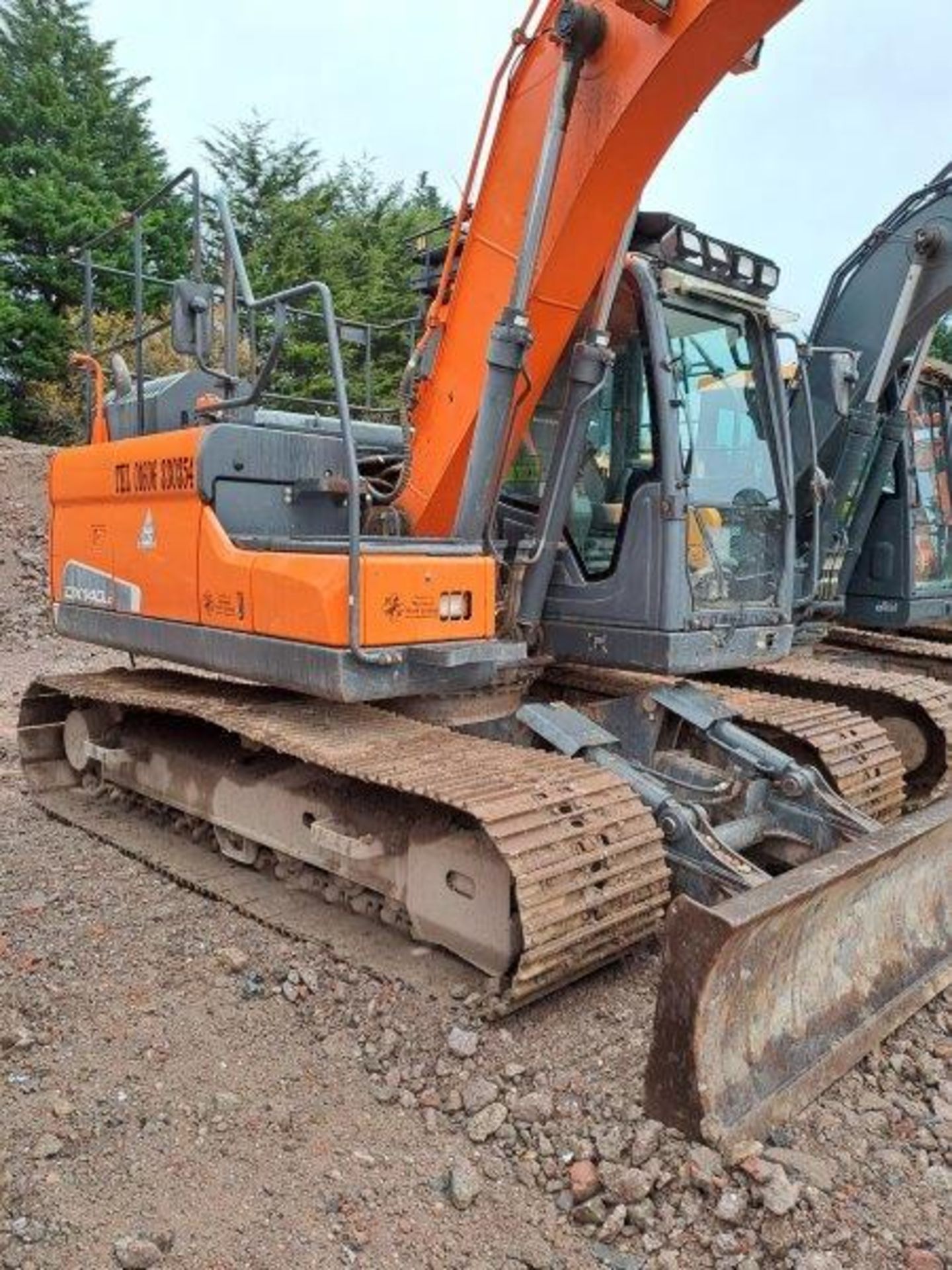 Doosan DX140LC-5 14t excavator, serial no. DHKCEBBRCG0001308, Year: 2017, Hours: 6,670, Key: 1, with - Image 13 of 21