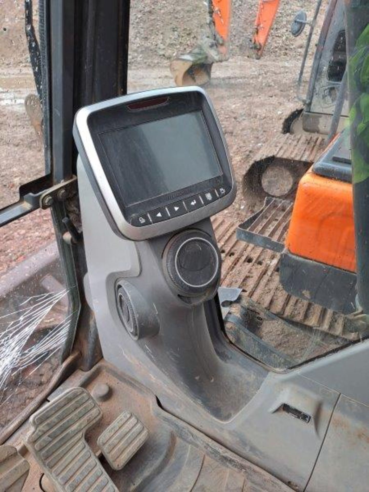 Doosan DX140LC-5 14t excavator, serial no. DHKCEBBRCG0001308, Year: 2017, Hours: 6,670, Key: 1, with - Image 18 of 21