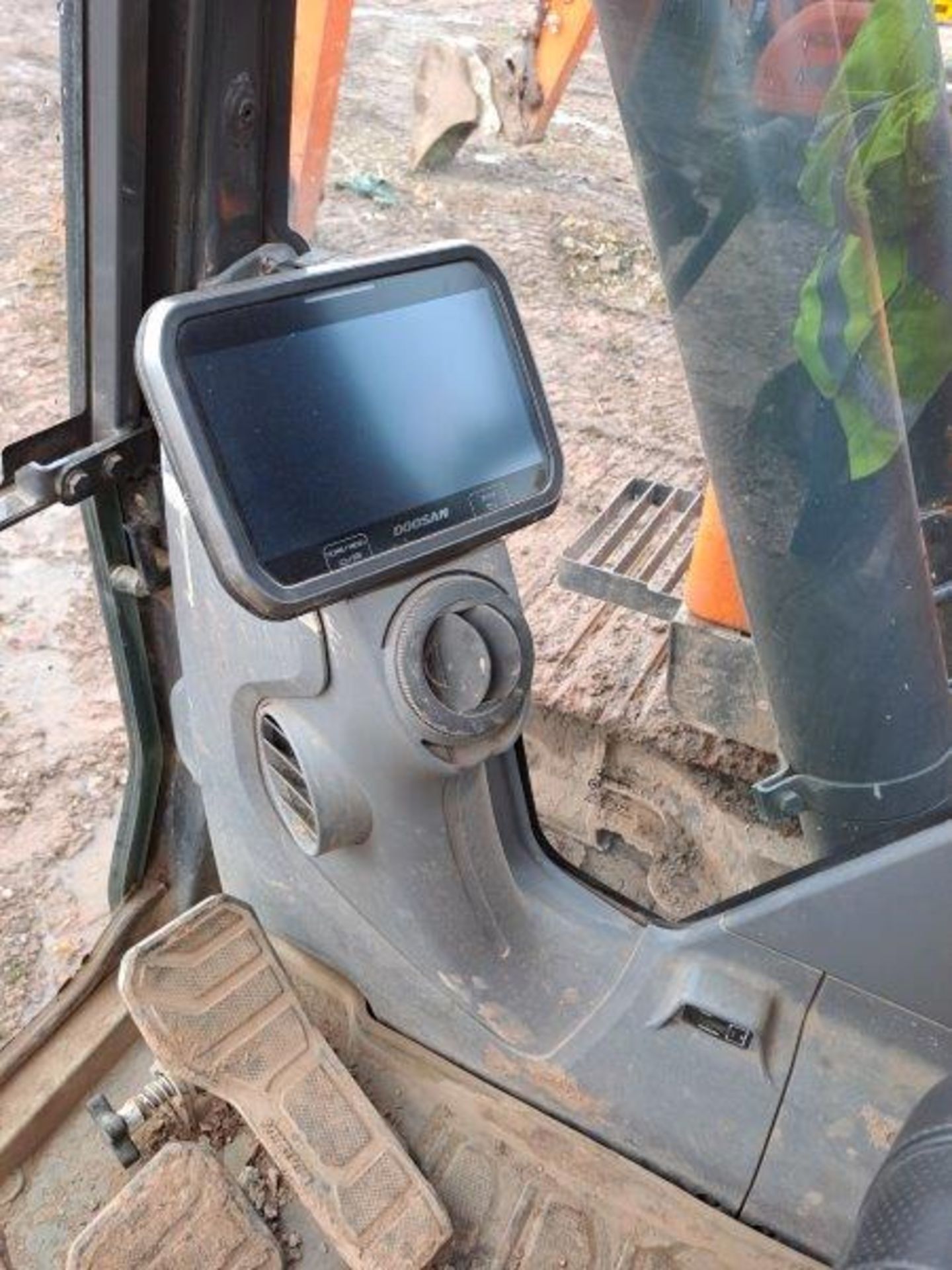 Doosan DX140LC-7 14t excavator, serial no. DHKCEBDTTM0001038, Year: 2021, hours: 2,074, Key: 1, with - Image 15 of 20