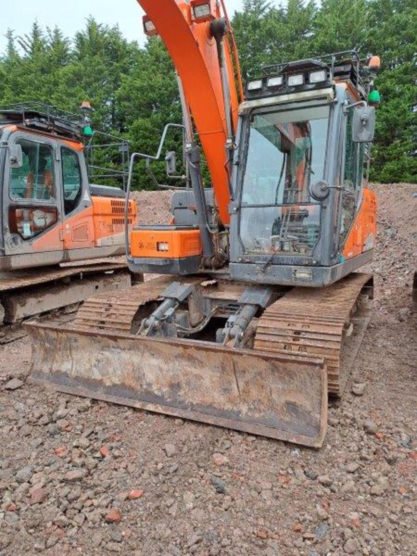 Doosan DX140LC-5 14t excavator, serial no. DHKCEBBRCG0001308, Year: 2017, Hours: 6,670, Key: 1, with - Image 2 of 21