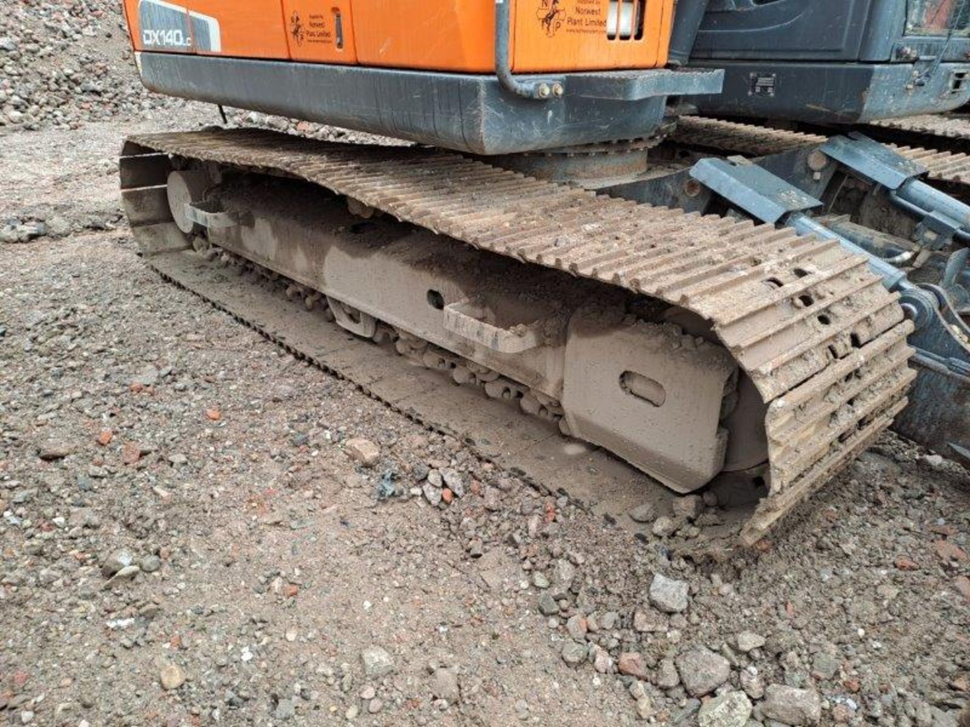 Doosan DX140LC-5 14t excavator, serial no. DHKCEBBRCG0001308, Year: 2017, Hours: 6,670, Key: 1, with - Image 11 of 21
