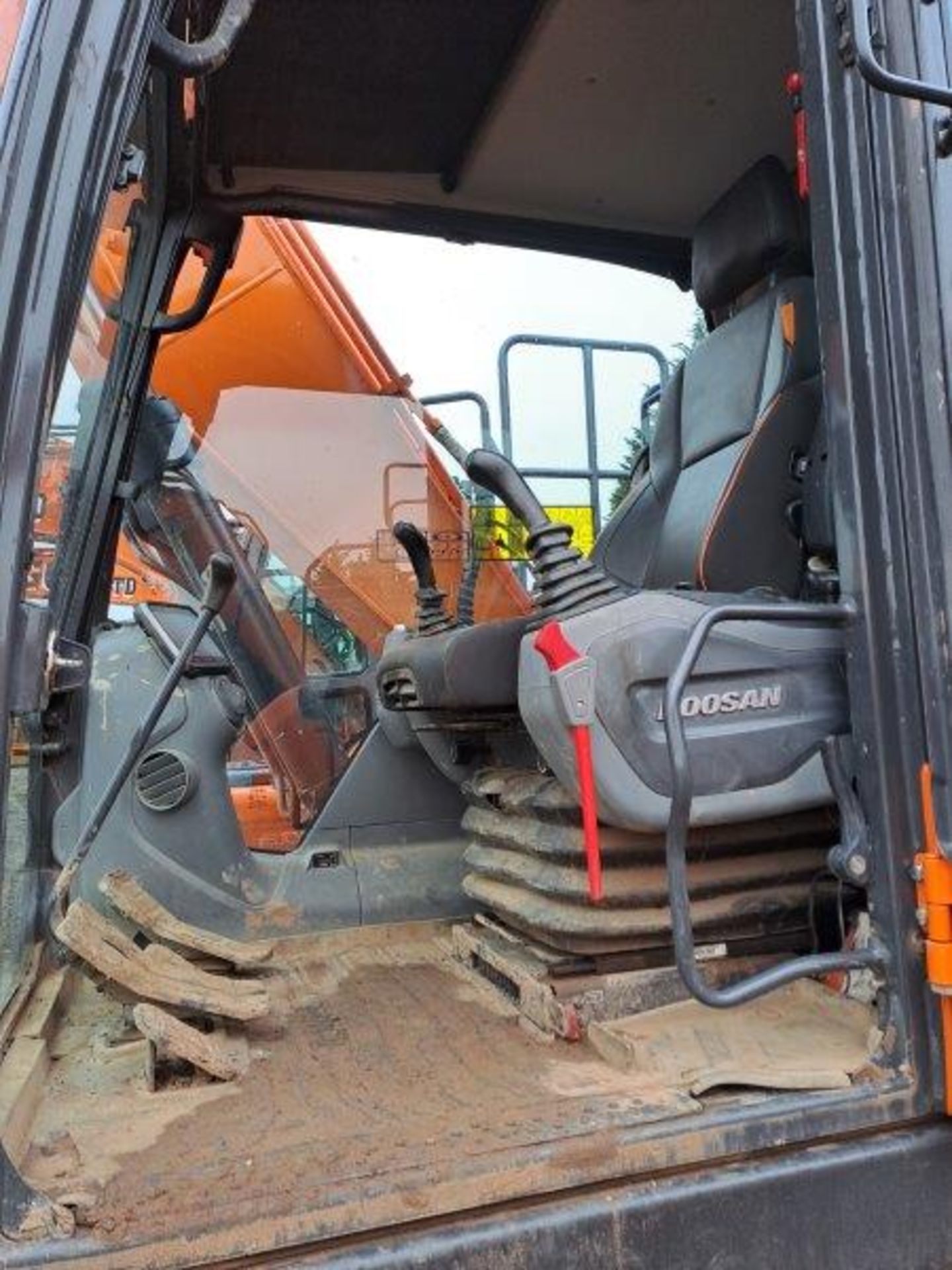 Doosan DX140LC-7 14t excavator, serial no. DHKCEBDTTM0001038, Year: 2021, hours: 2,074, Key: 1, with - Image 14 of 20