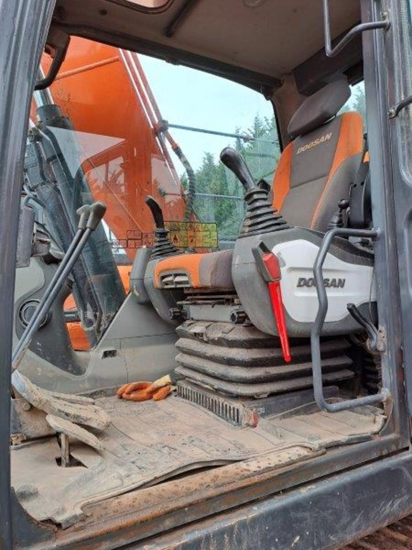 Doosan DX140LC-5 14t excavator, serial no. DHKCEBBRCG0001308, Year: 2017, Hours: 6,670, Key: 1, with - Image 17 of 21