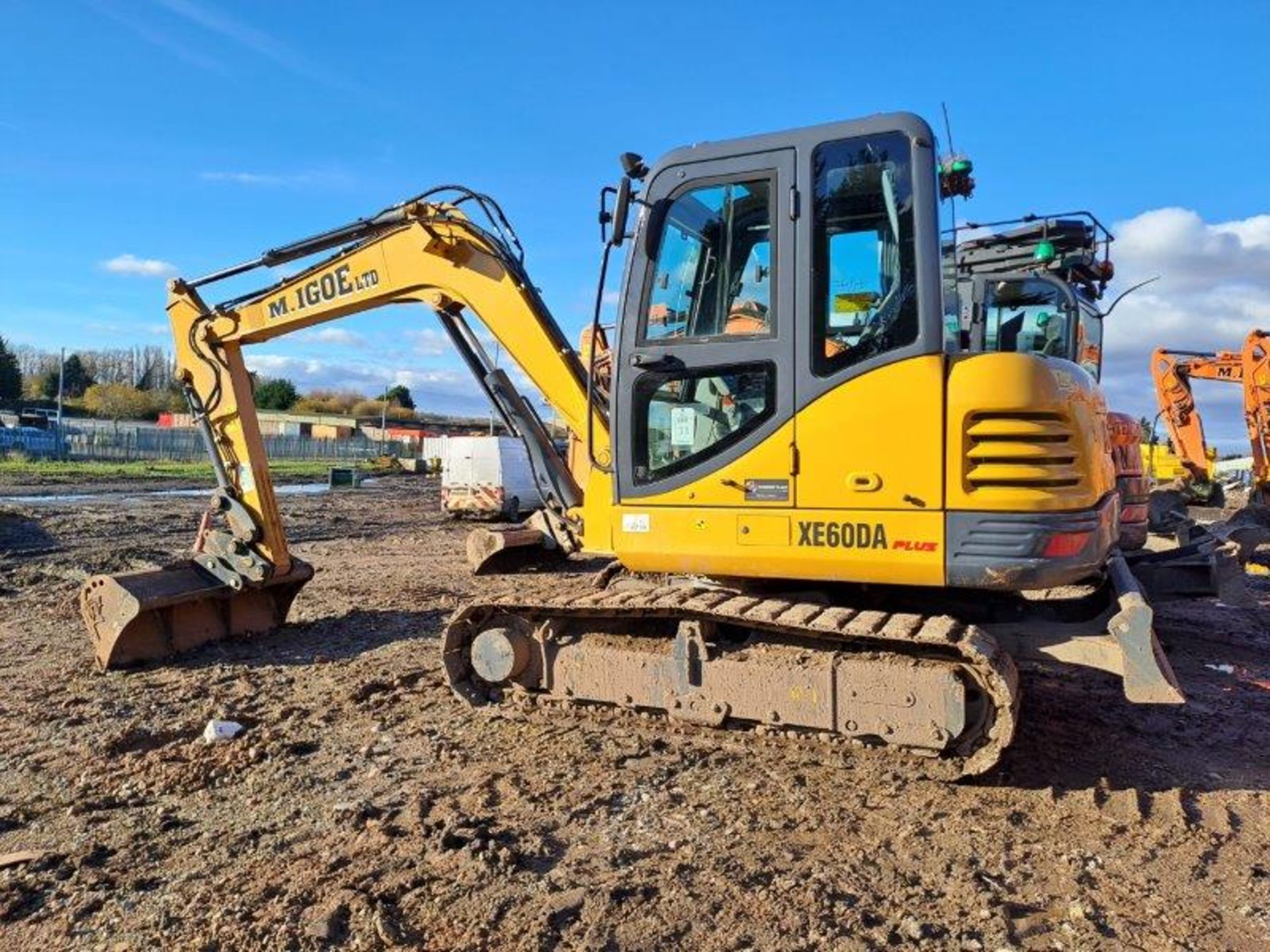 XCMG XE60DA midi excavator, serial no. SUGE0609LMKA38808, hours 850, with blade, air con, seat belt, - Image 6 of 18