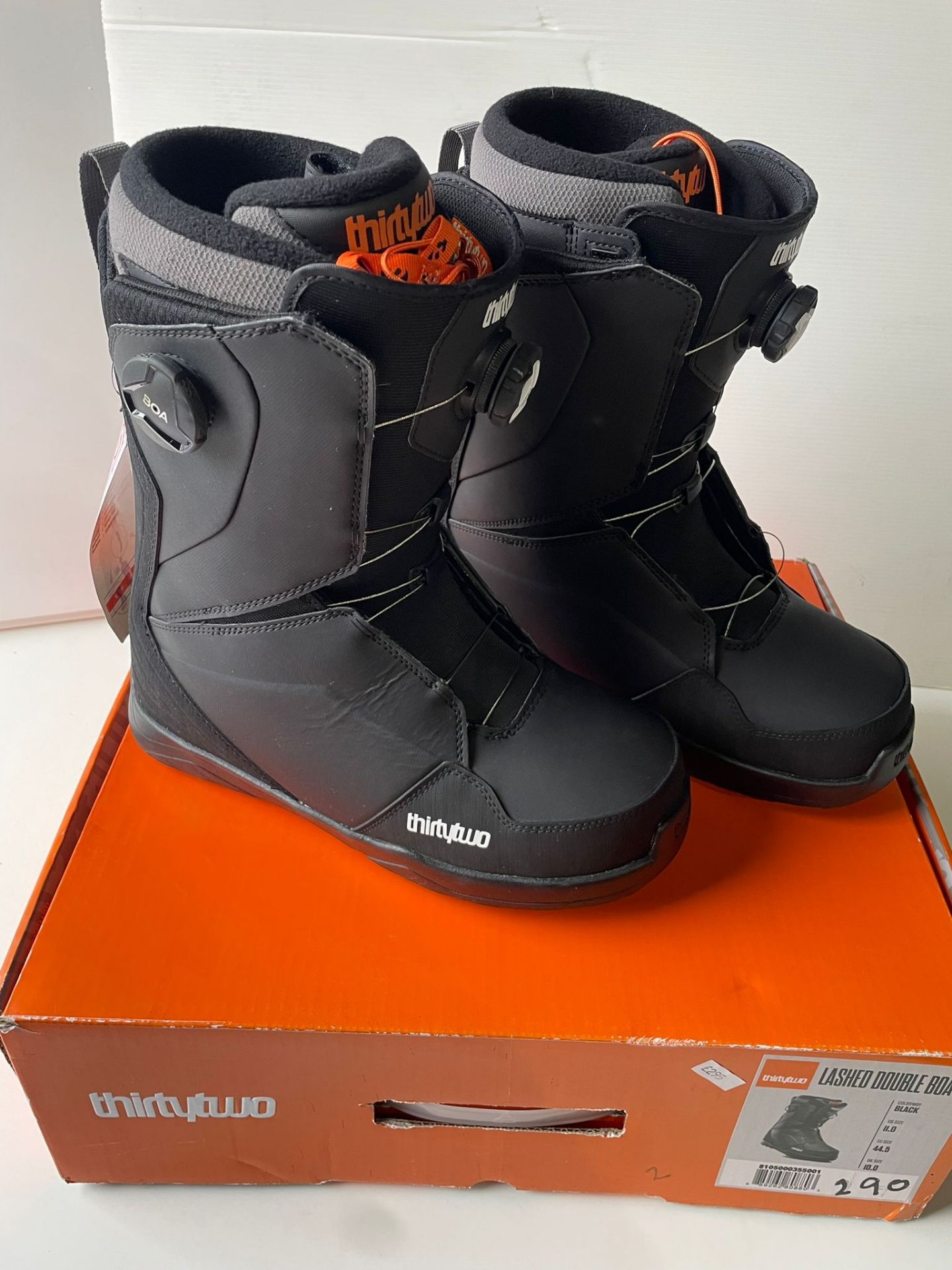 Thirty two snow boots, UK size 10