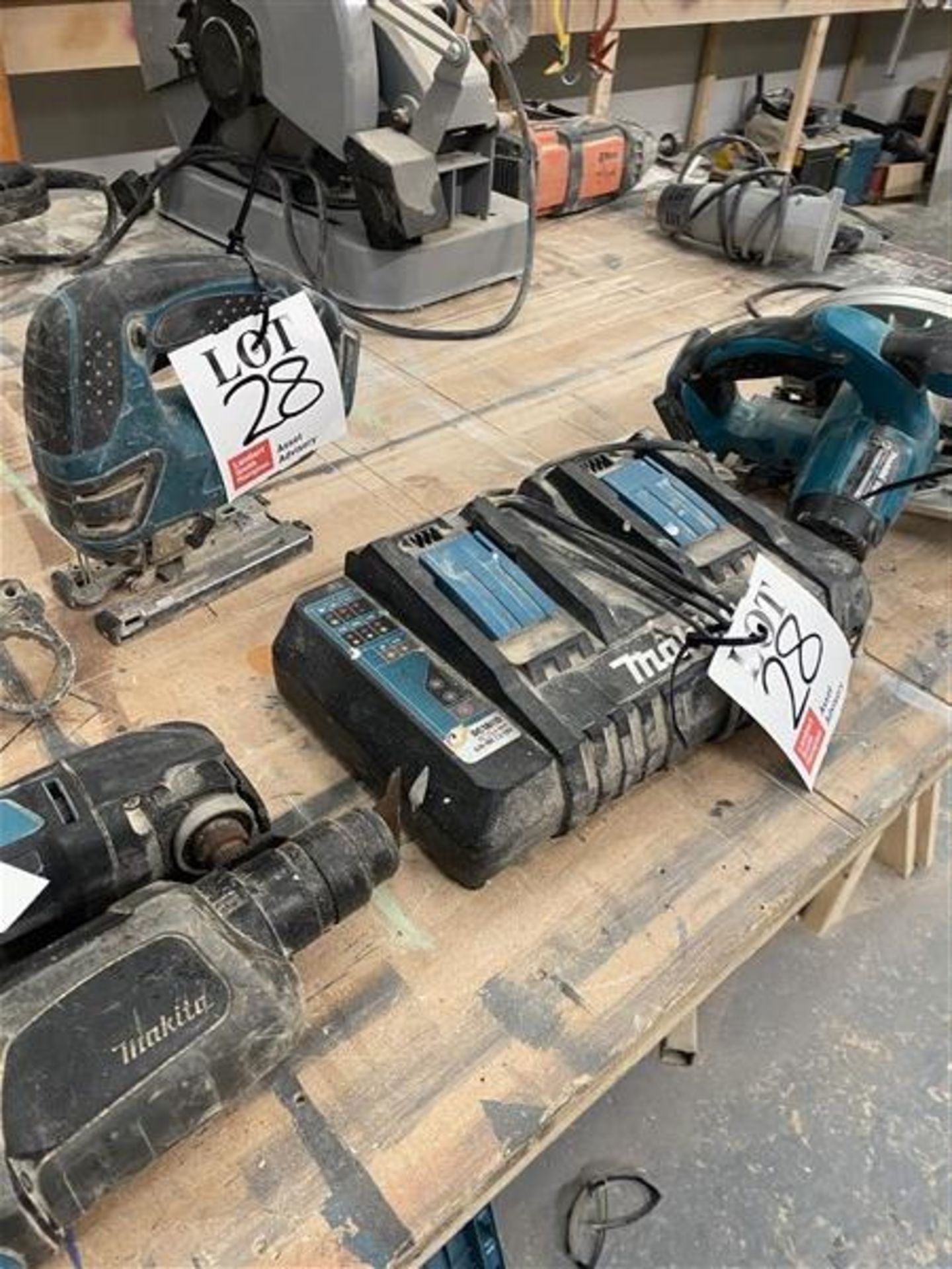 A quantity of Makita battery electric and 240V power tools, as lotted - Bild 4 aus 10