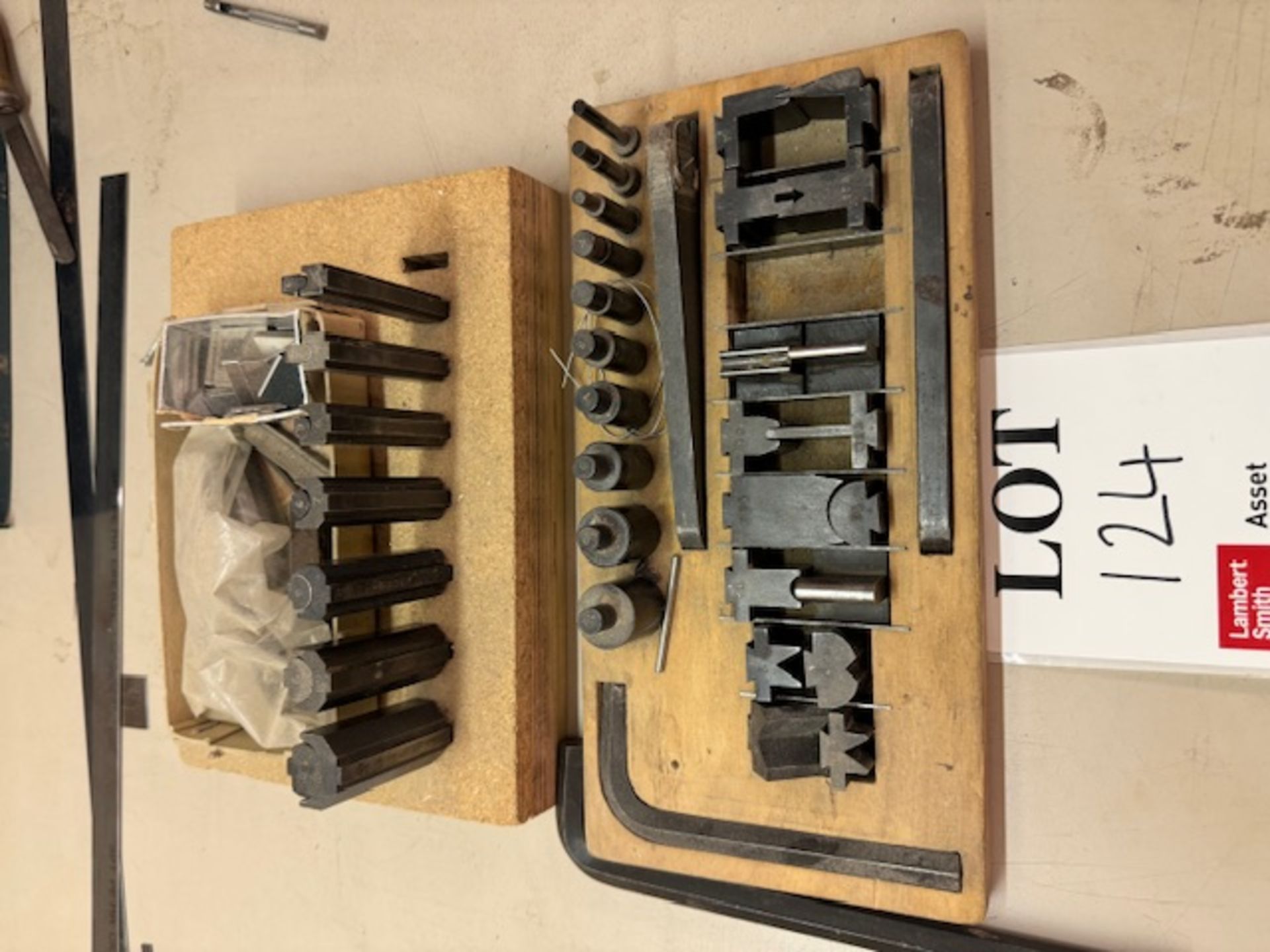 Six various metal cutters, benders and knockers (as lotted, complete with tooling) - Bild 7 aus 8