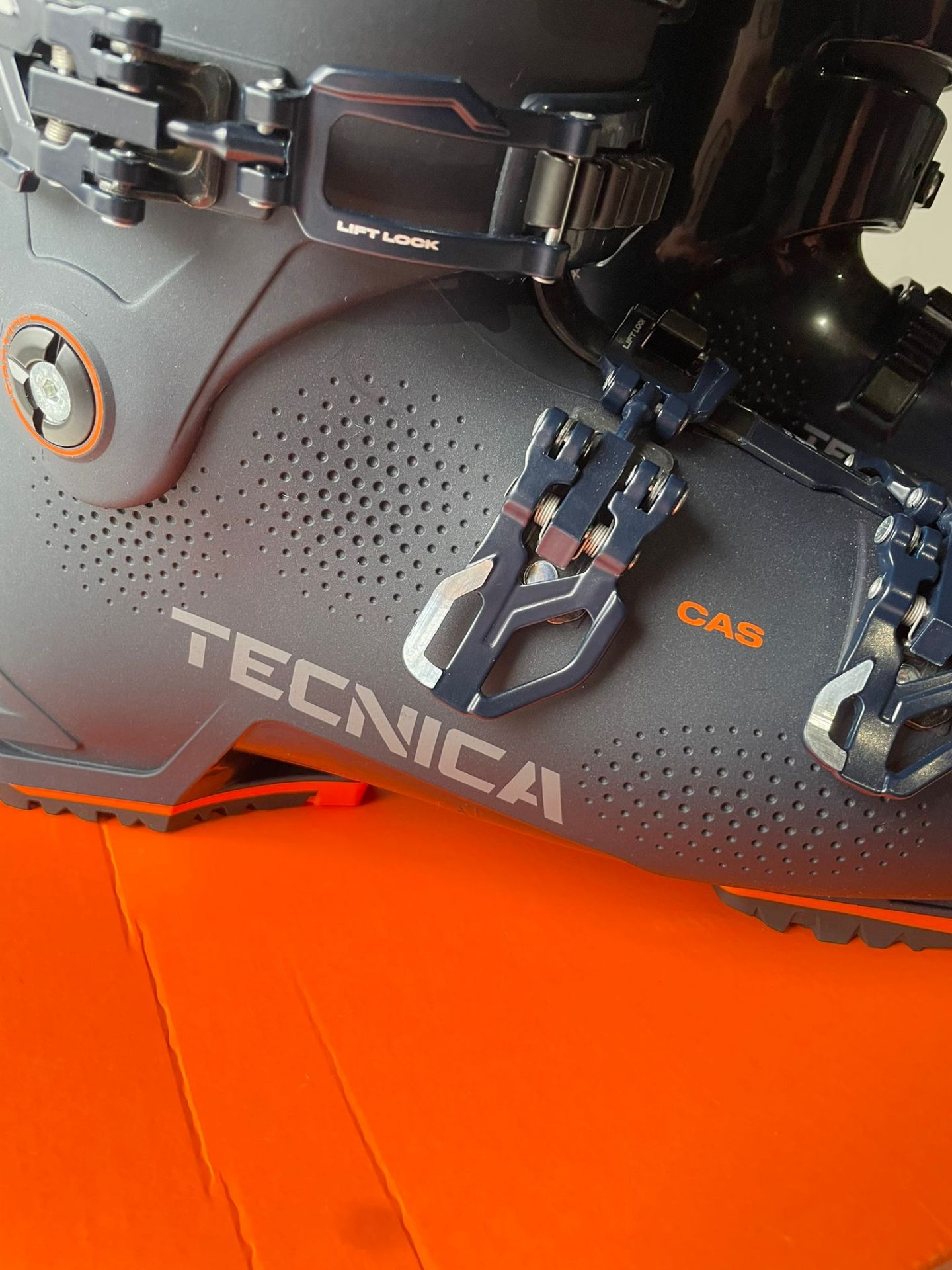 Tecnica ski boot, UK size 9.5 - Image 3 of 4