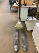 Crown Manual Hydraulic Pallet Truck