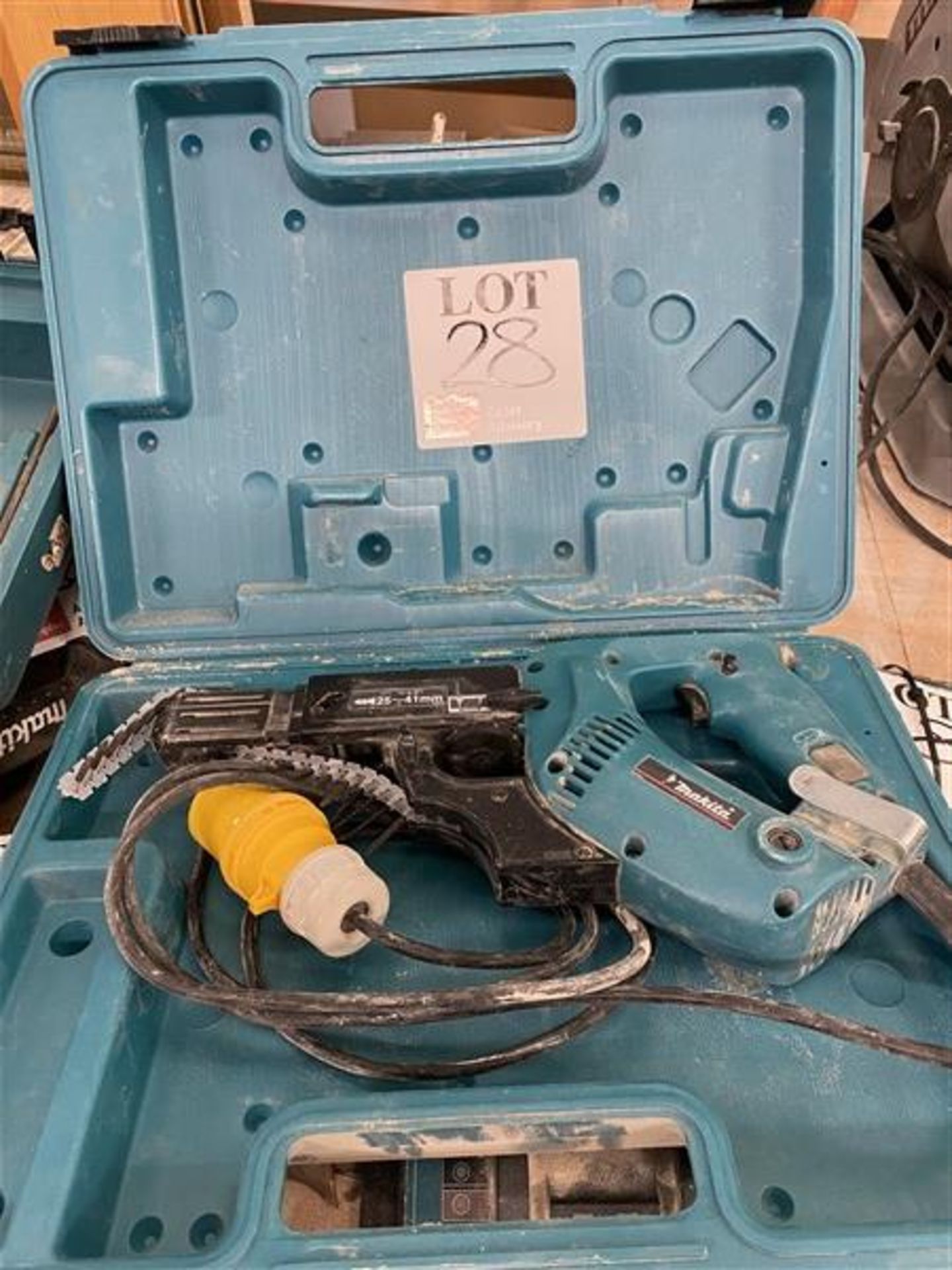 A quantity of Makita battery electric and 240V power tools, as lotted - Bild 9 aus 10
