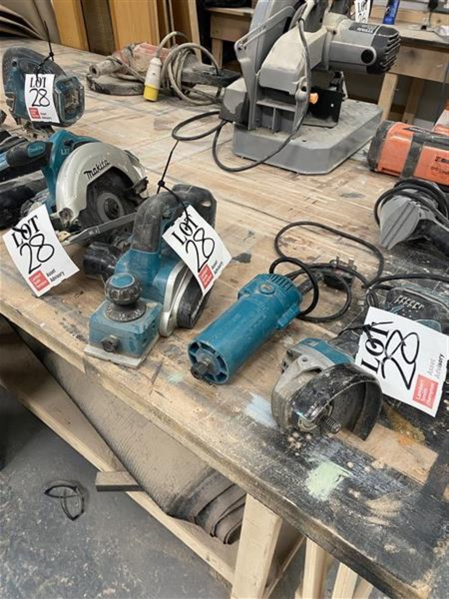 A quantity of Makita battery electric and 240V power tools, as lotted - Bild 5 aus 10