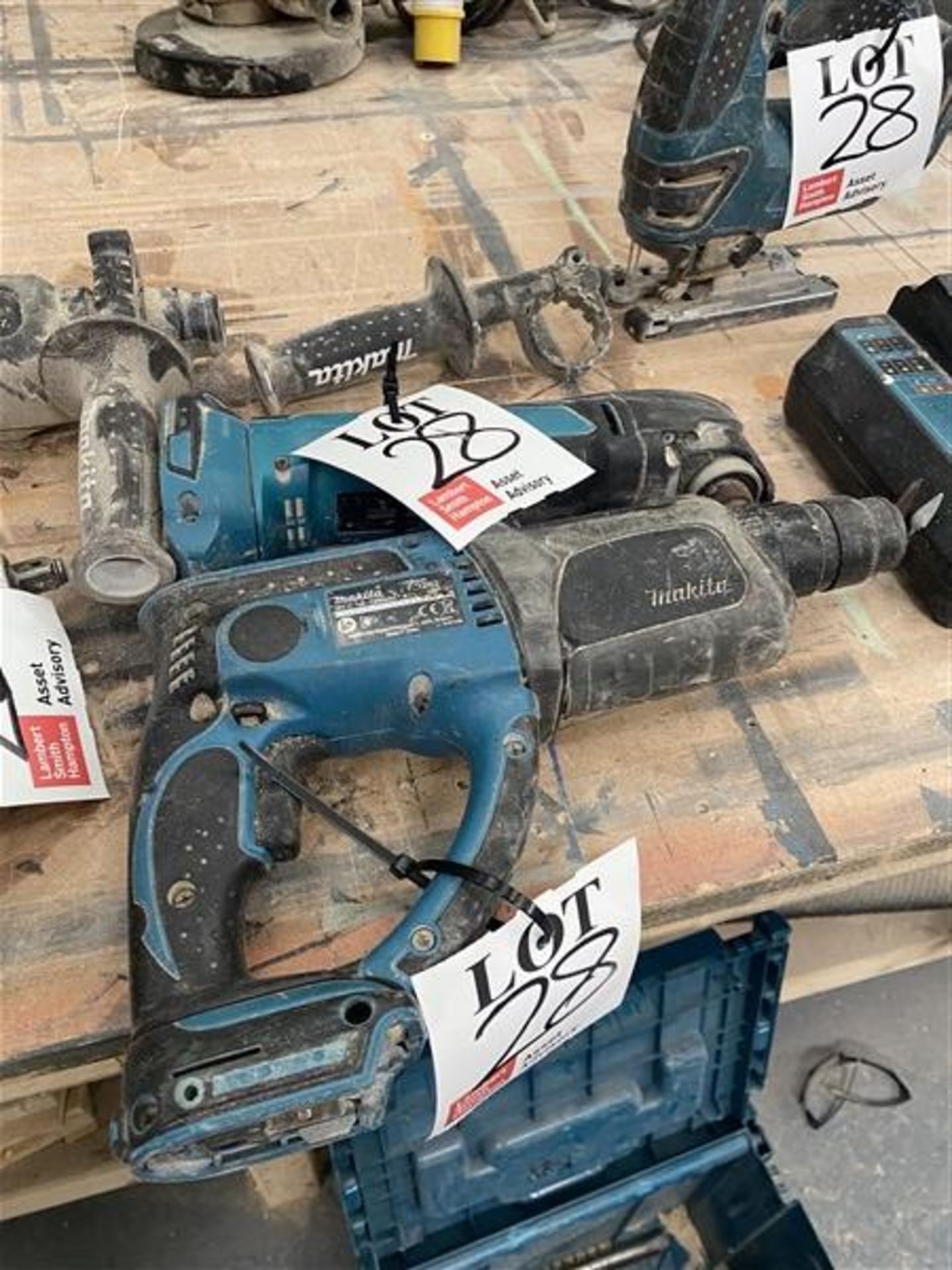 A quantity of Makita battery electric and 240V power tools, as lotted - Bild 3 aus 10