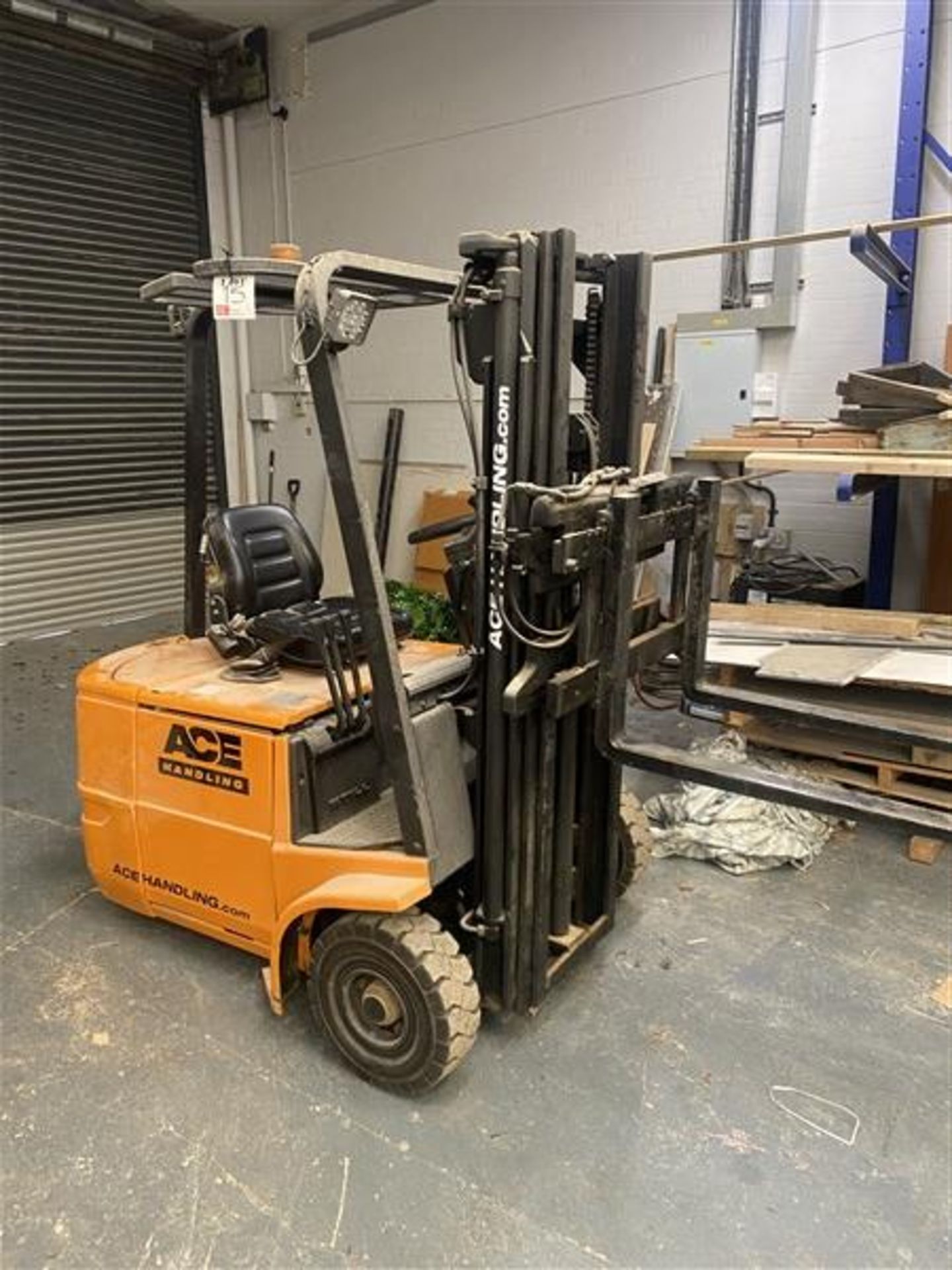 Still 850-15 battery electric three wheel fork lift truck with low height triplex mast - Bild 2 aus 5