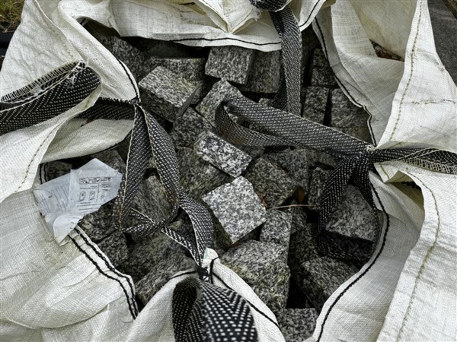 Two tonne bags of assorted granite blocks - Image 3 of 4