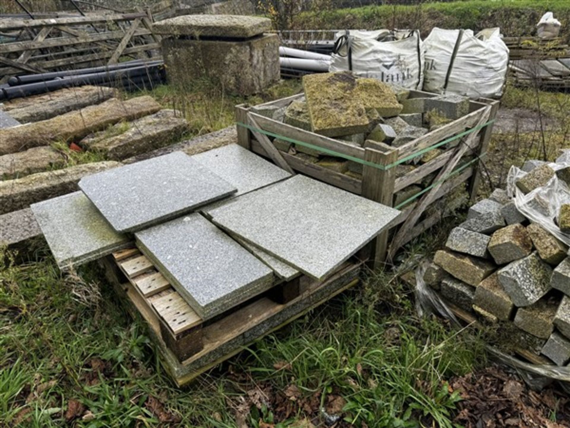 Six small pallets of mixed sized granite blocks/slabs - Image 3 of 6