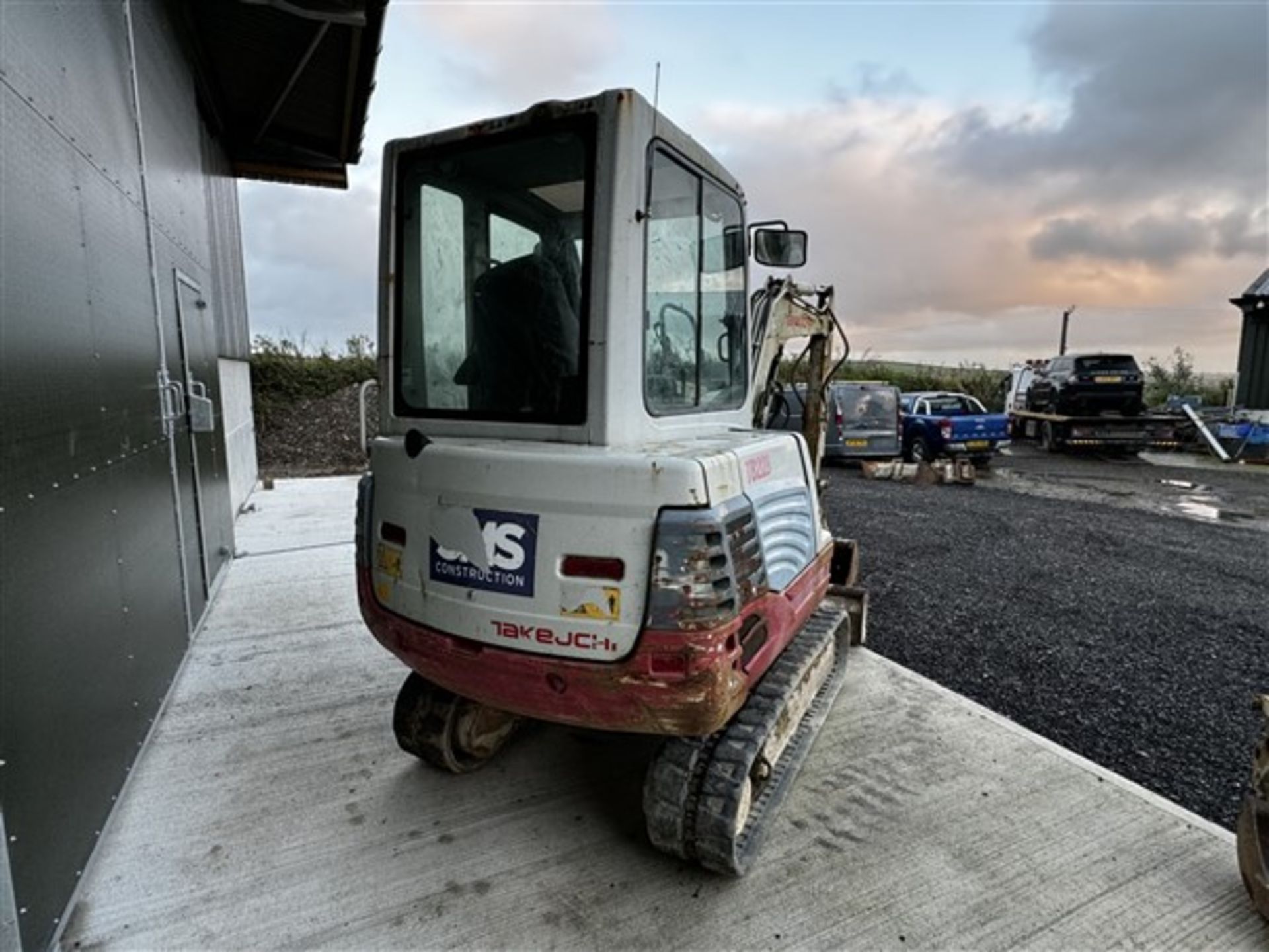 Takeuchi TB228 compact excavator, serial no 122802294, operating mass 2885, year 2012, hours 2528 ( - Image 3 of 11