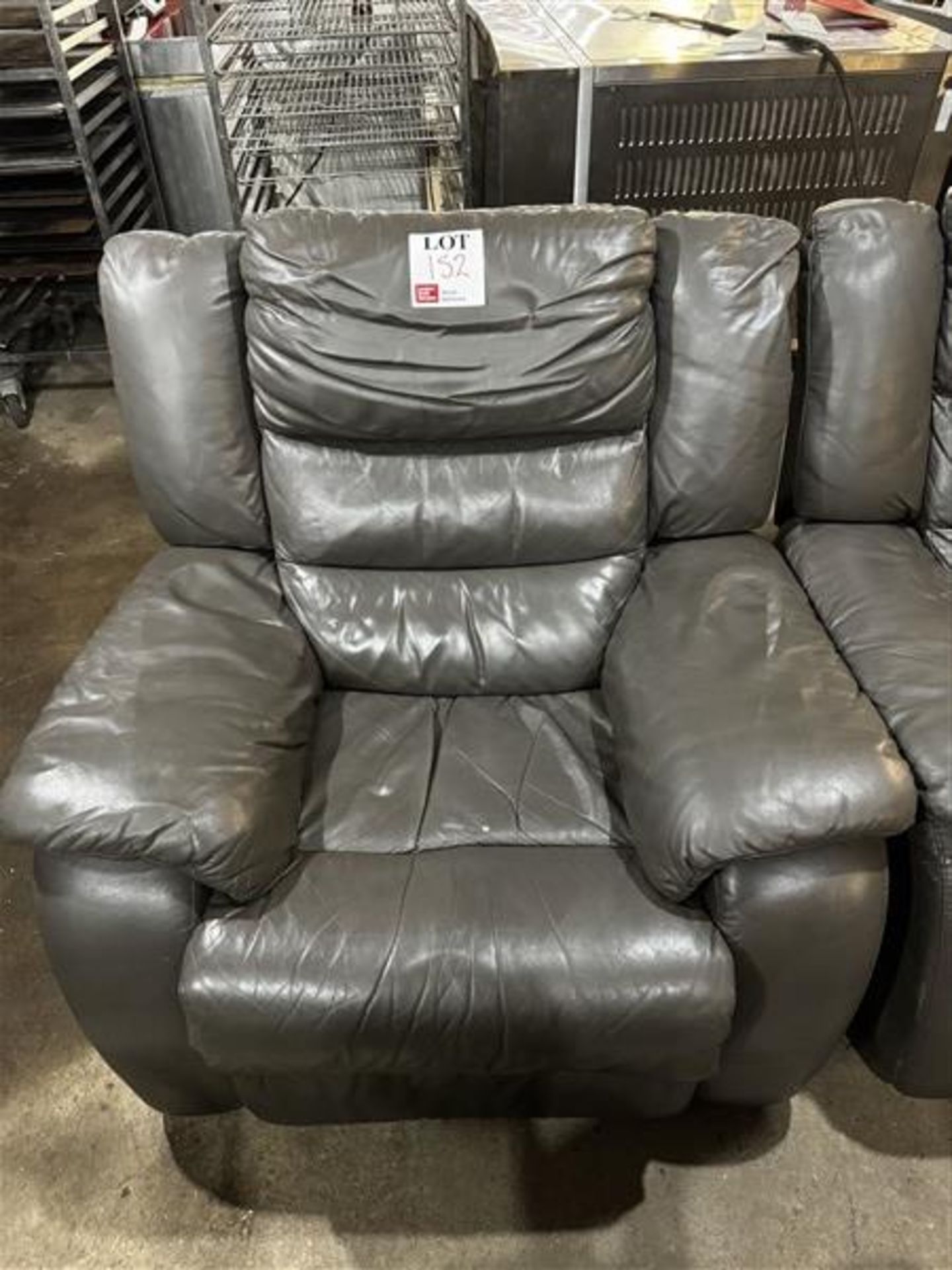Two charcoal leather effect reclining armchairs - Bild 2 aus 4