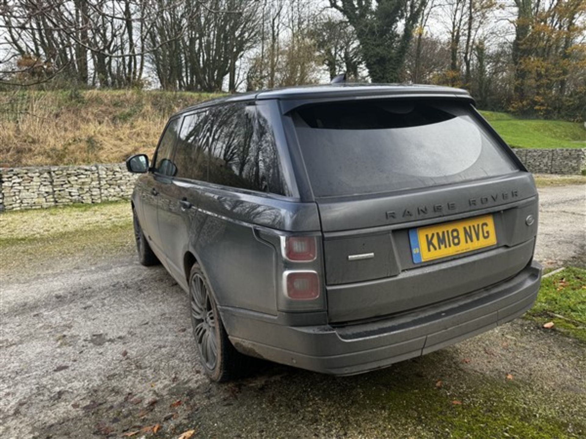 Range Rover 4.4 SDV8 Autobiography 4 door Auto 4WD station wagon, reg no. KM18 NVG, recorded mileage - Image 8 of 14