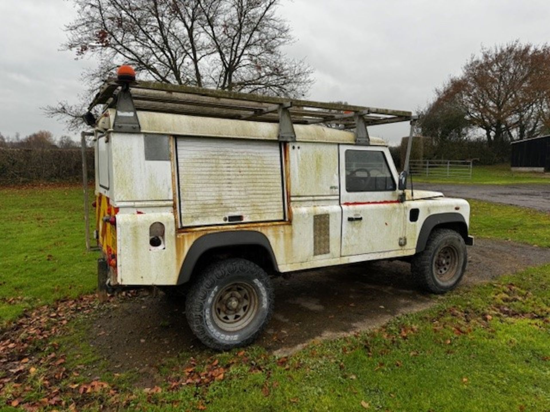 Landrover 110 Defender reg no. FG55 ZRU, recorded mileage 165,441 one key, V5 - No with fitted - Image 3 of 18