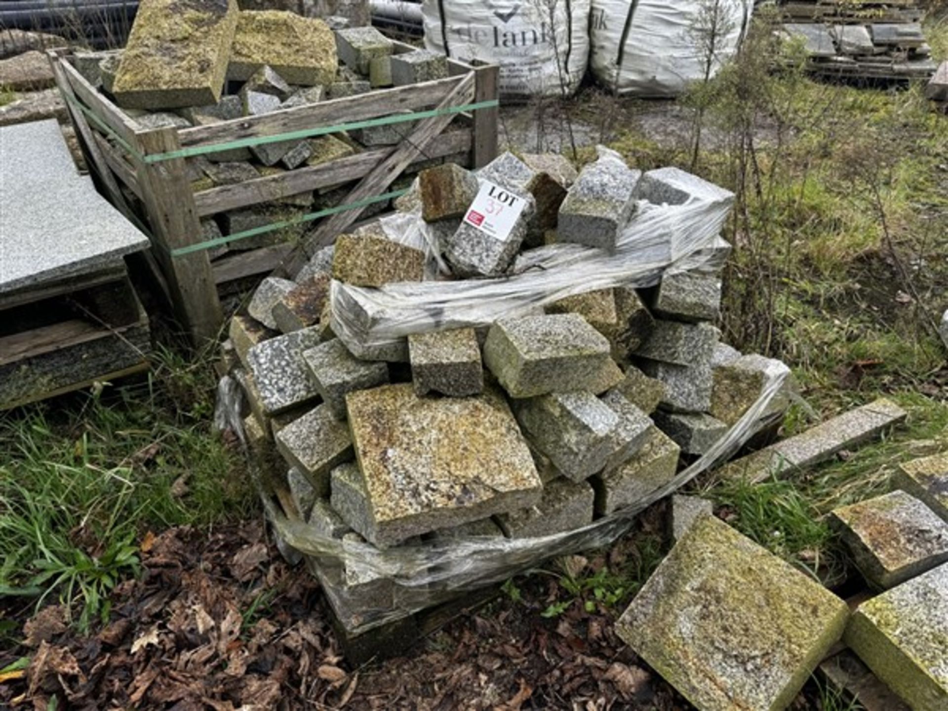 Six small pallets of mixed sized granite blocks/slabs - Image 2 of 6