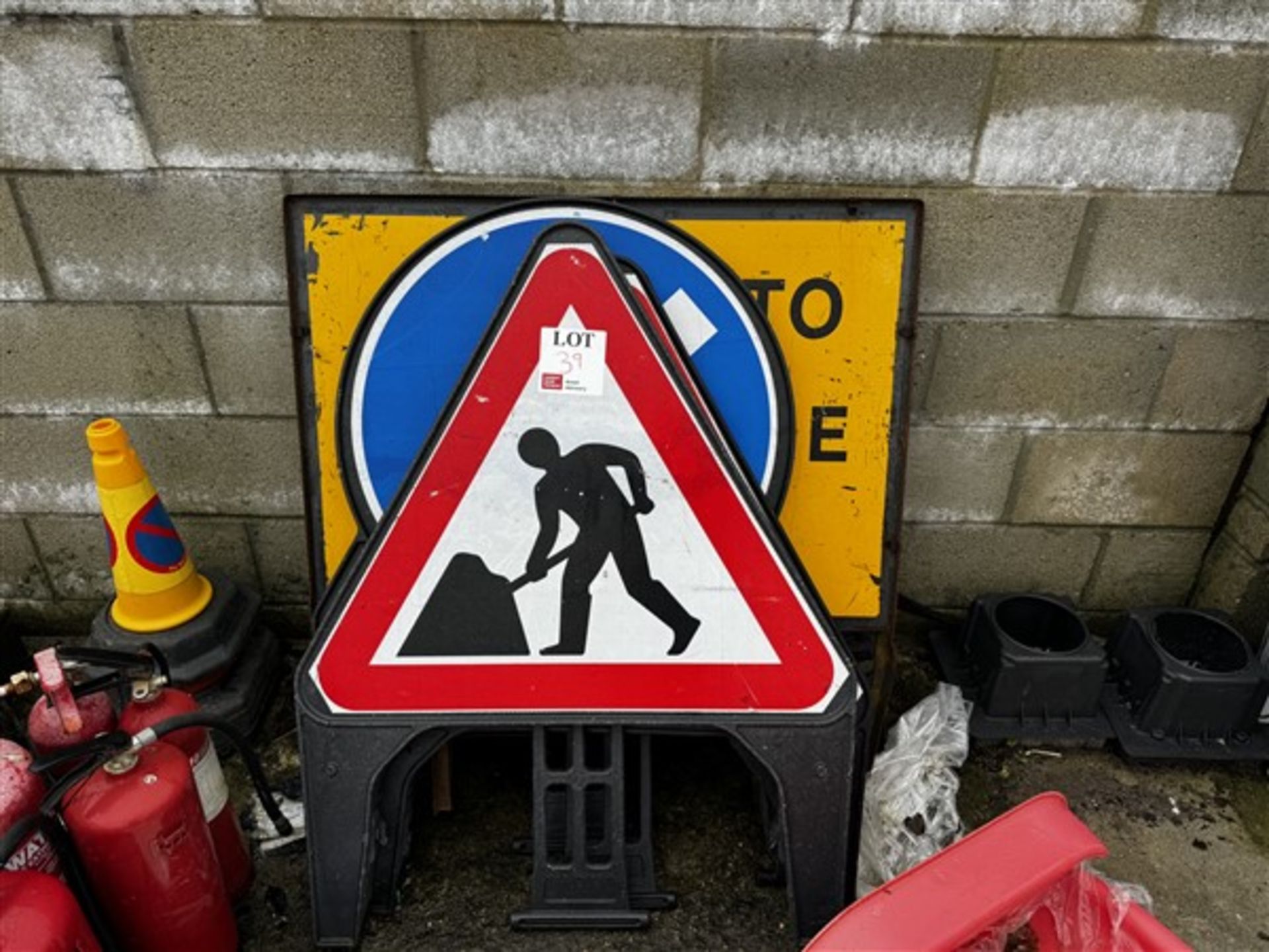 Site signage and traffic cones (assorted) - Image 4 of 5