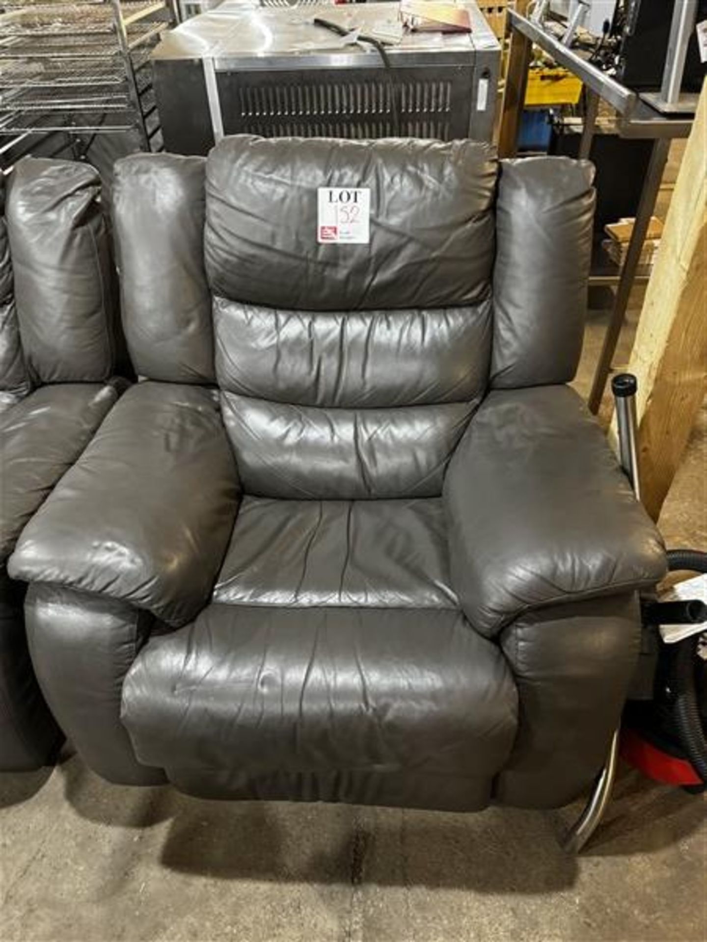 Two charcoal leather effect reclining armchairs - Bild 3 aus 4