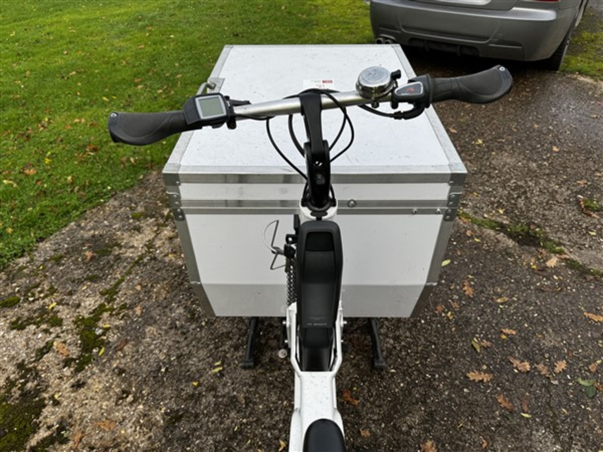 Urban Arrow 2 wheeled electric cargo bike, with denting custom flight case, serial no. 200809-RfMM - Image 5 of 9