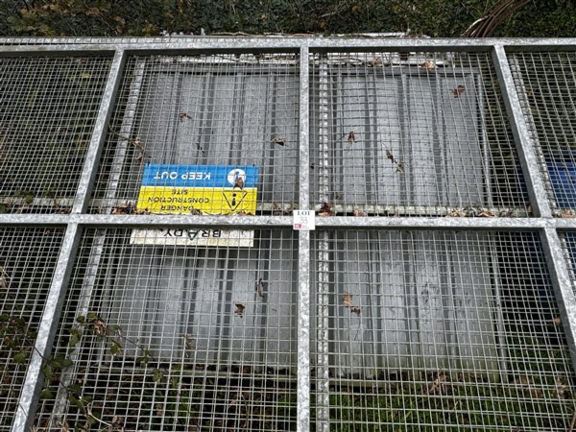 Assorted solid fencing with two site gates and posts only gates - H 2.3m x L 4.6m - Image 3 of 5