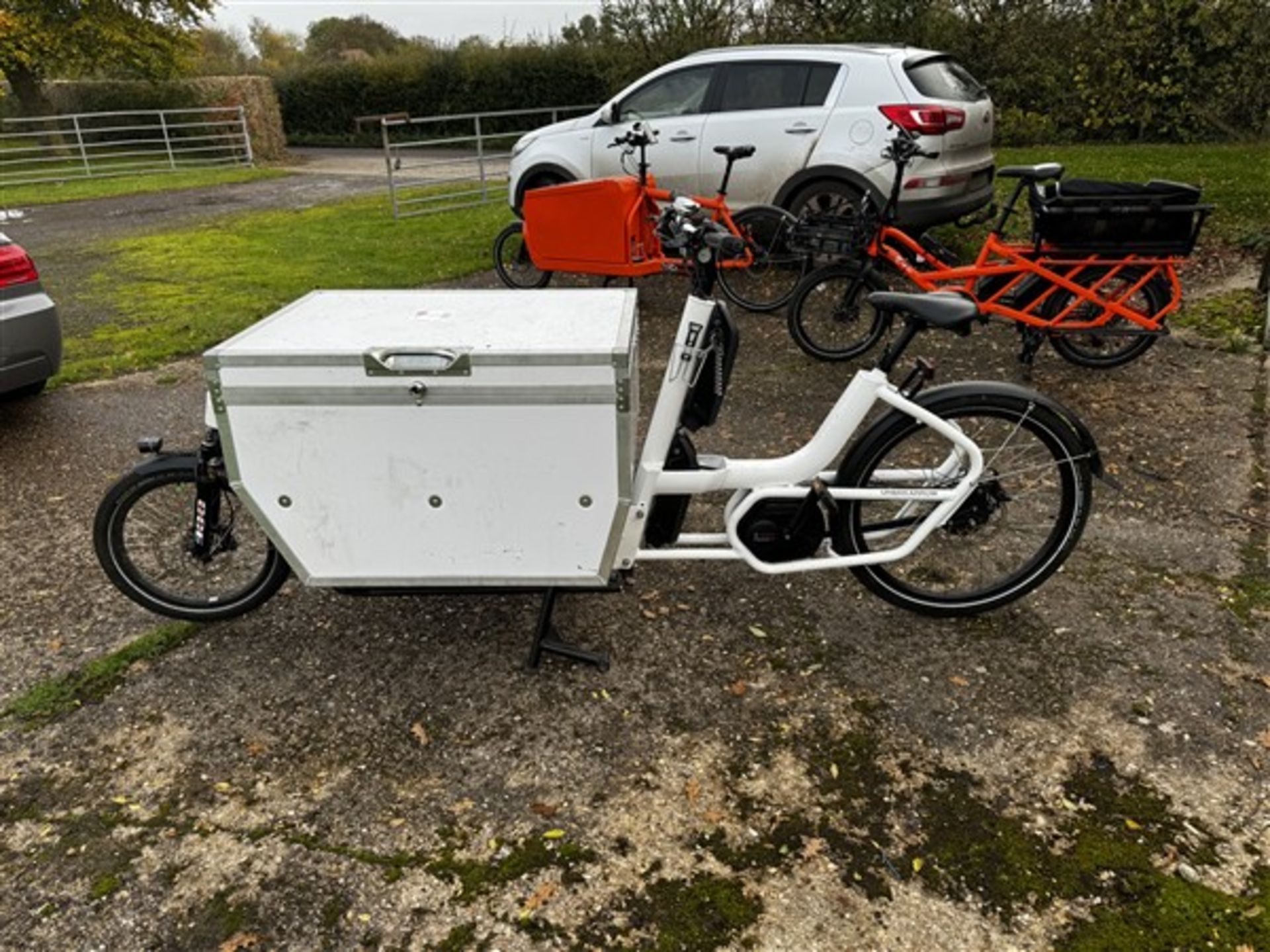 Urban Arrow 2 wheeled electric cargo bike, with denting custom flight case, serial no. 200809-RfMM - Image 3 of 9