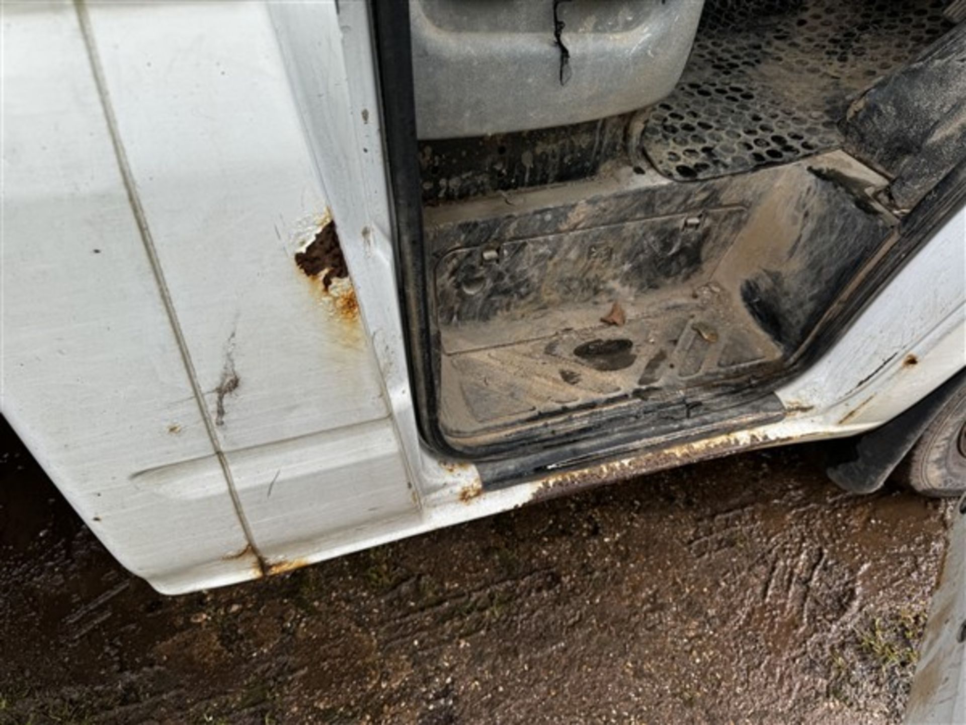 Ford Transit 100 T350 tipper, reg no. BF14 XML mileage 175,023, two keys, V5 - yes Damaged driver - Image 13 of 21