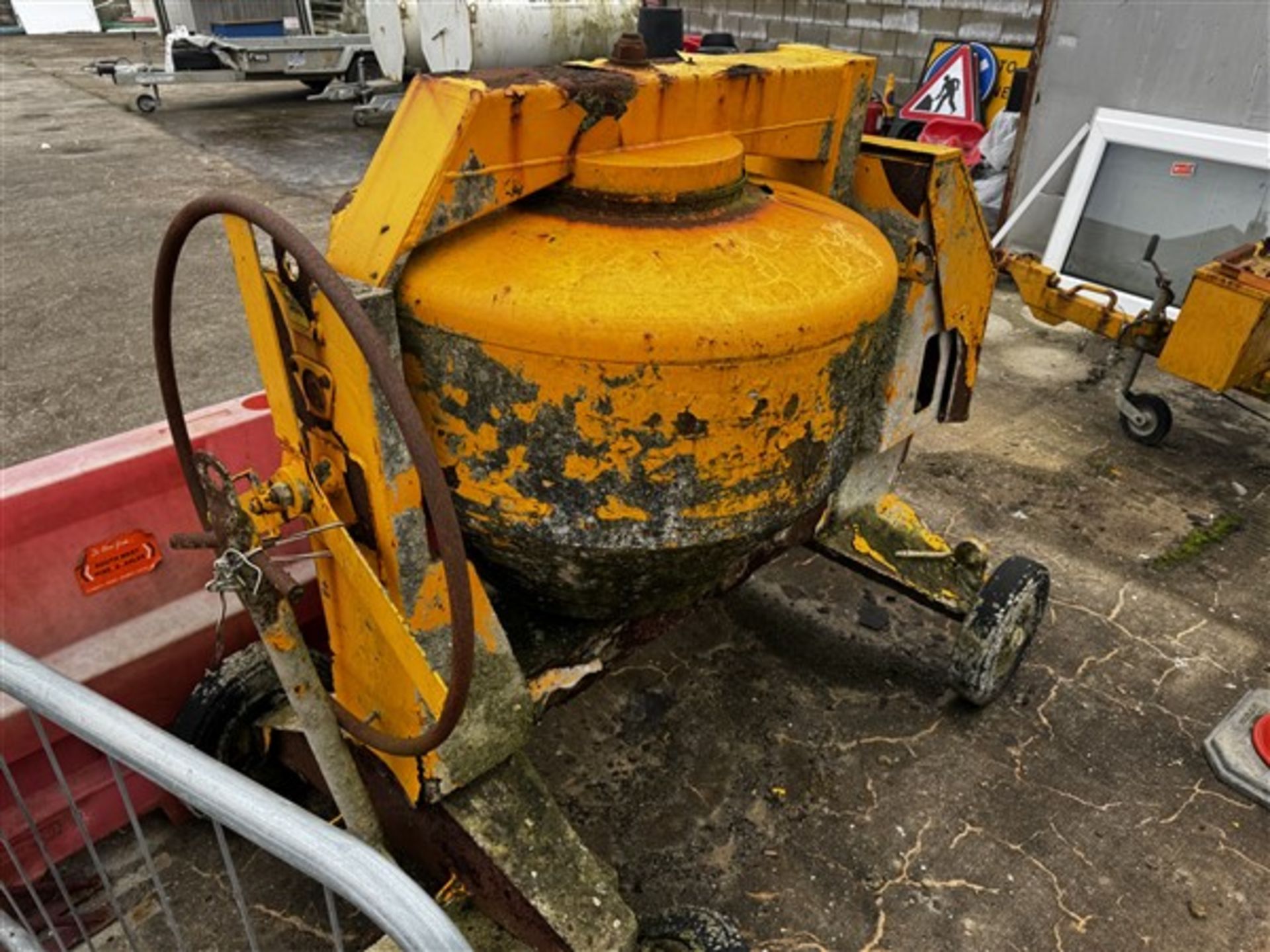 Commodore 300/210L diesel site mixer (please note: rusted frame & buckled wheel, working condition - Image 6 of 7