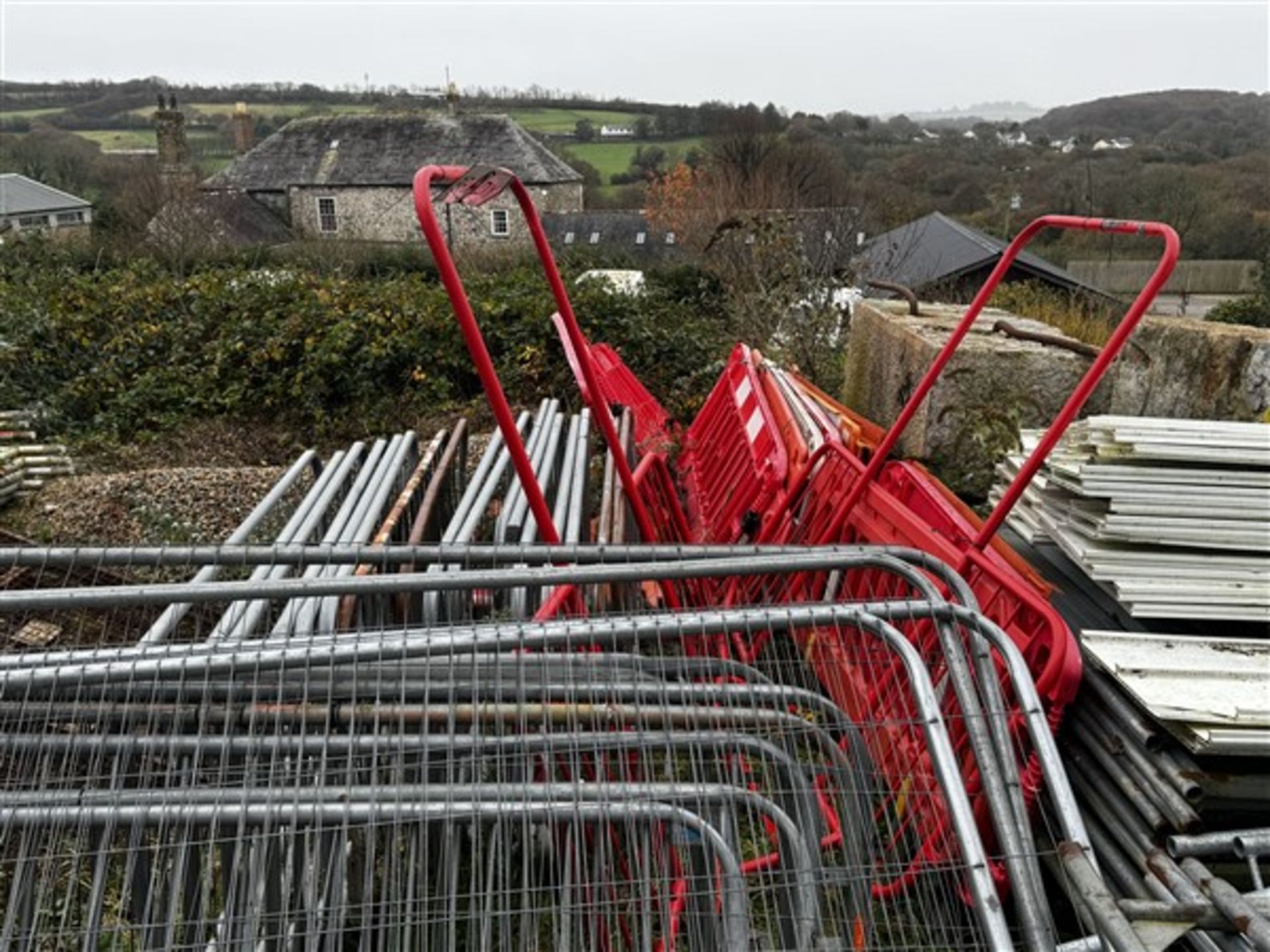 Assorted quantity of metal and plastic pedestrian barriers - Image 3 of 6