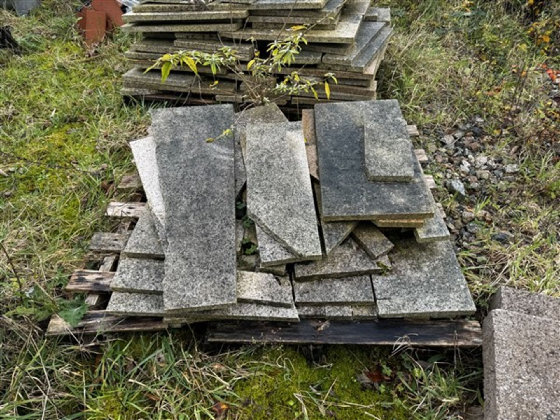 Six small pallets of mixed sized granite blocks/slabs - Image 4 of 6