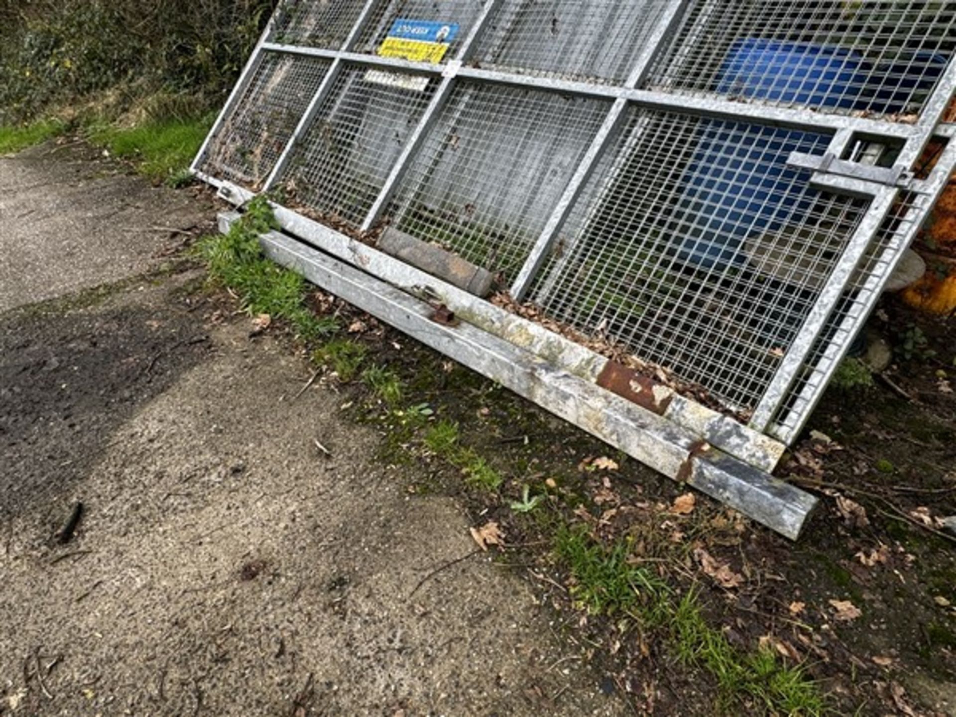 Assorted solid fencing with two site gates and posts only gates - H 2.3m x L 4.6m - Image 4 of 5