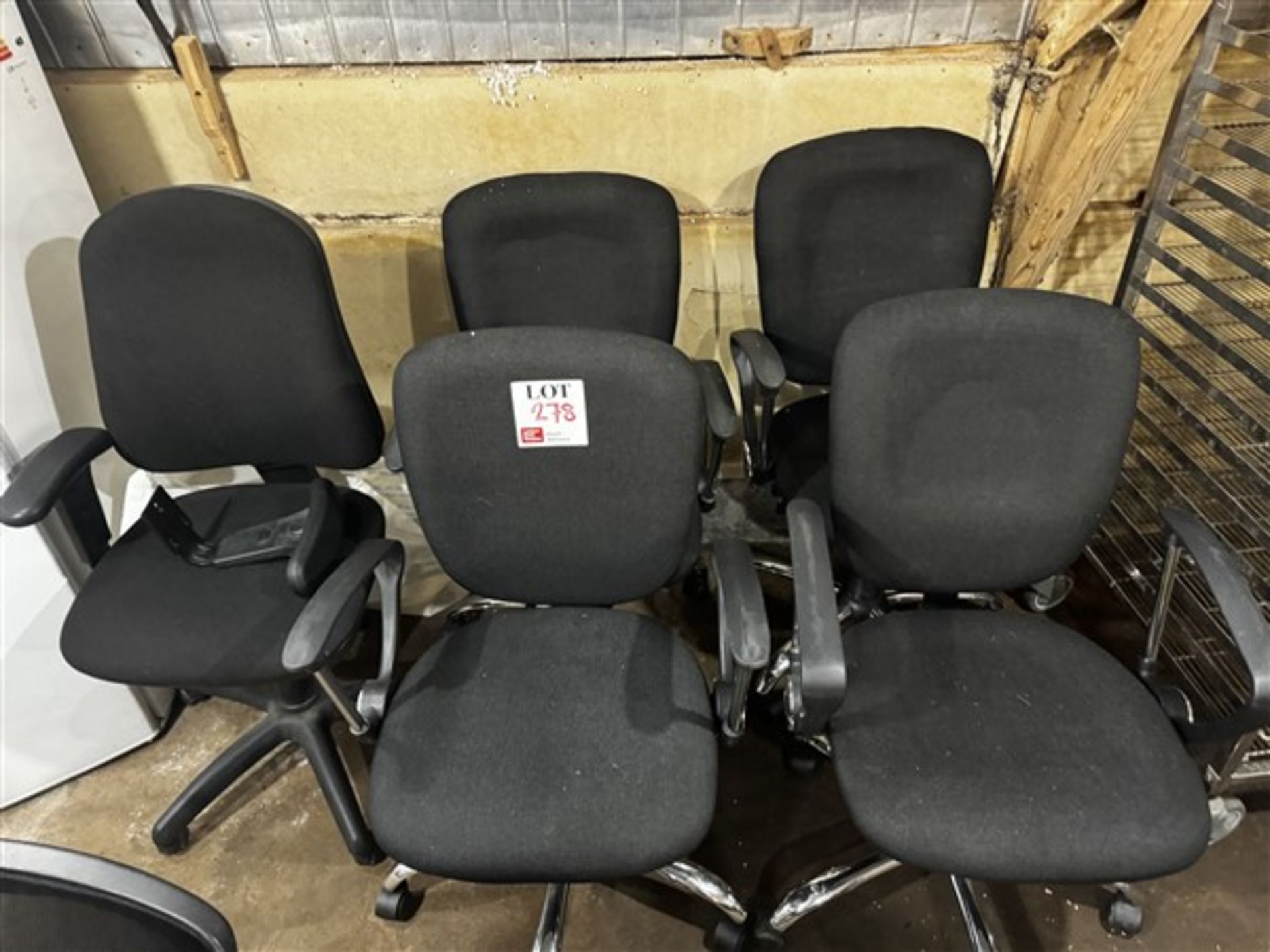 x5 Upholstered office chairs