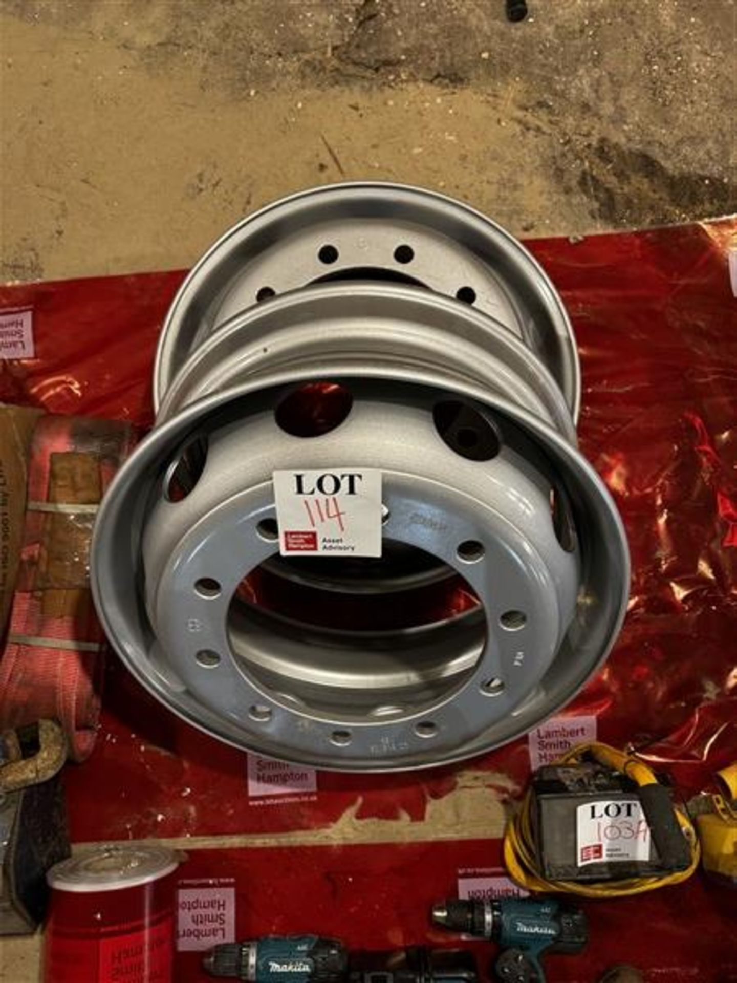Two steel lorry wheels Size: 22.5 x 8.25 - Image 2 of 3