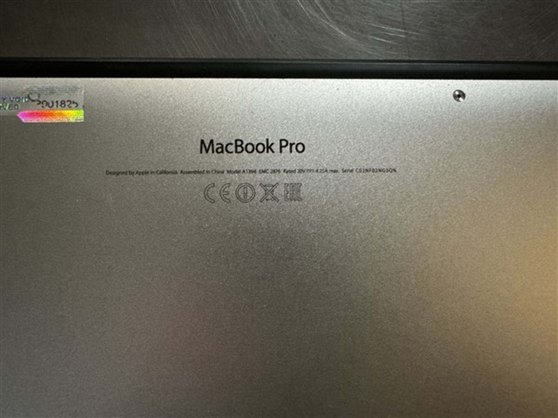 Mac Book Pro SN: C02NF02NG3QN With charger & cary case - Image 4 of 5